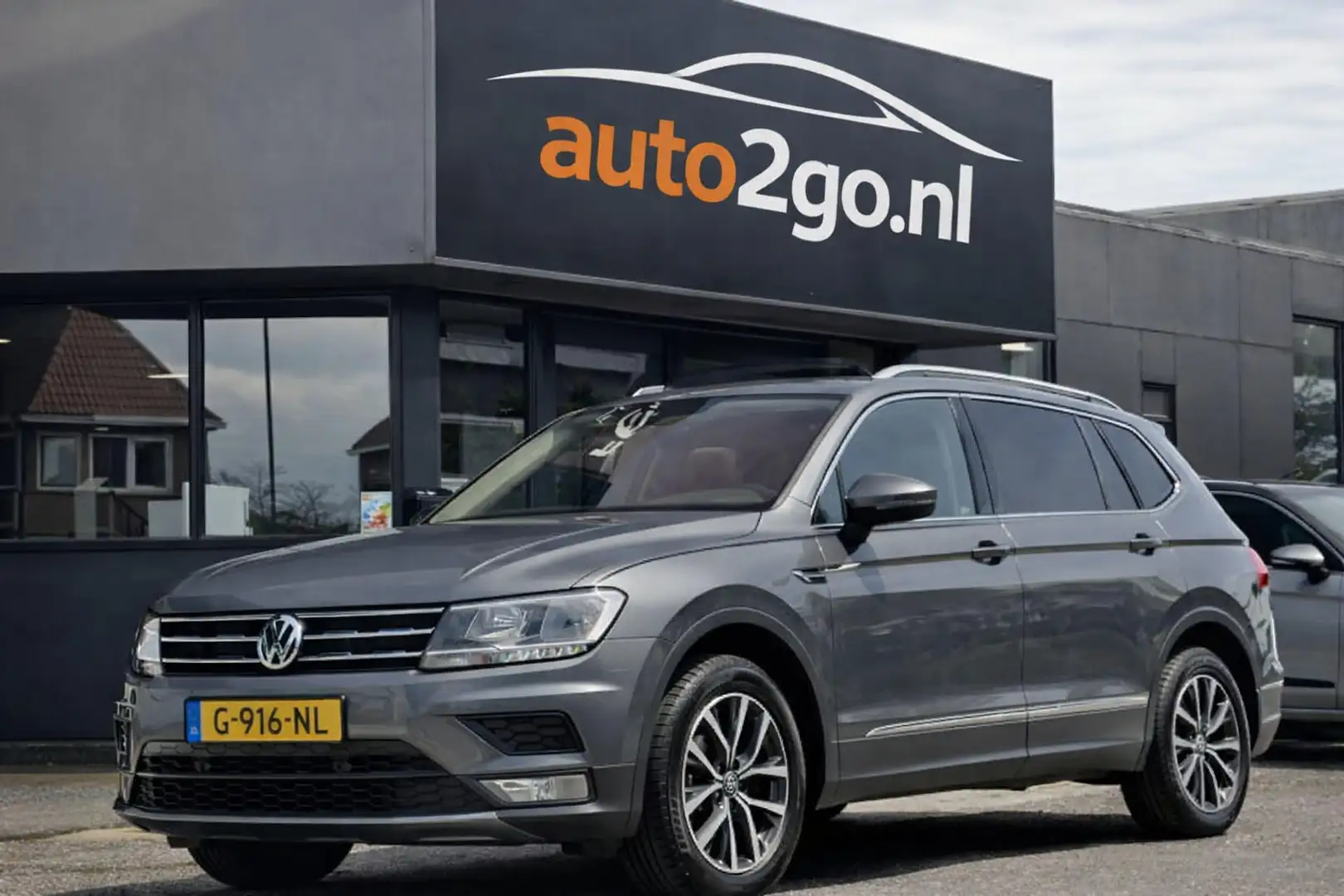 Volkswagen Tiguan Allspace 1.5 TSI AUT7 COMFORTLINE 7PRS PANODAK NAVI AIRCO A Gris - 1