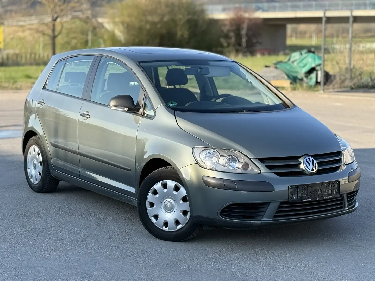 Volkswagen Golf Plus 1.6 Aut. Klima | Scheckheft | TÜV 06/2027 Šedá - 1