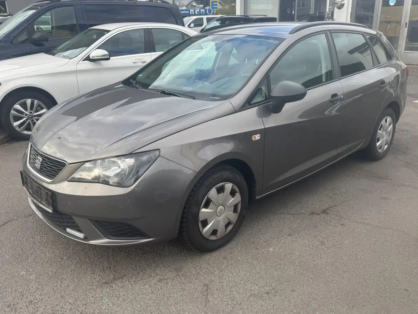 SEAT Ibiza ST Reference Grau - 1