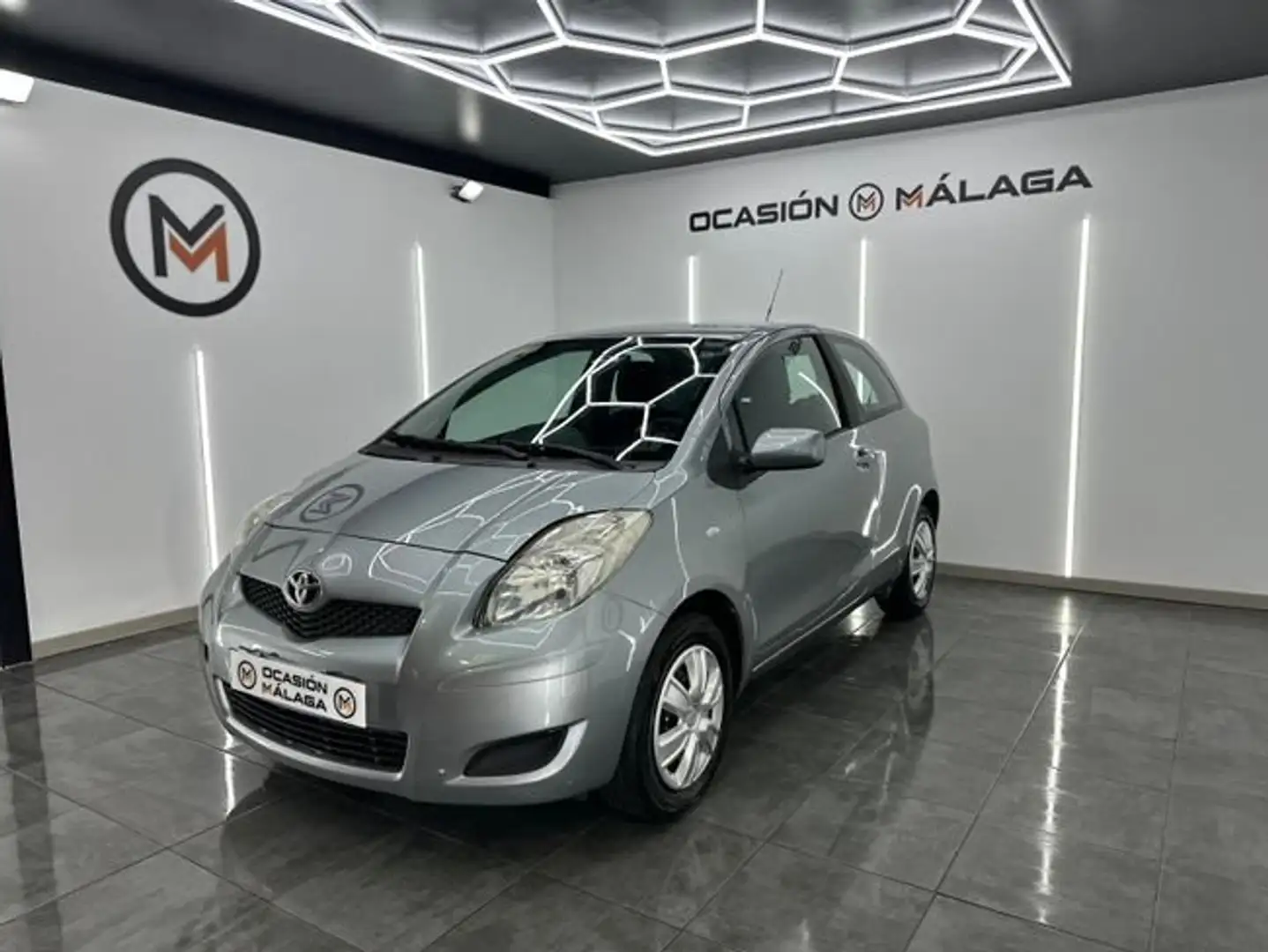 Toyota Yaris 1.0 VVT-i Active Plateado - 1