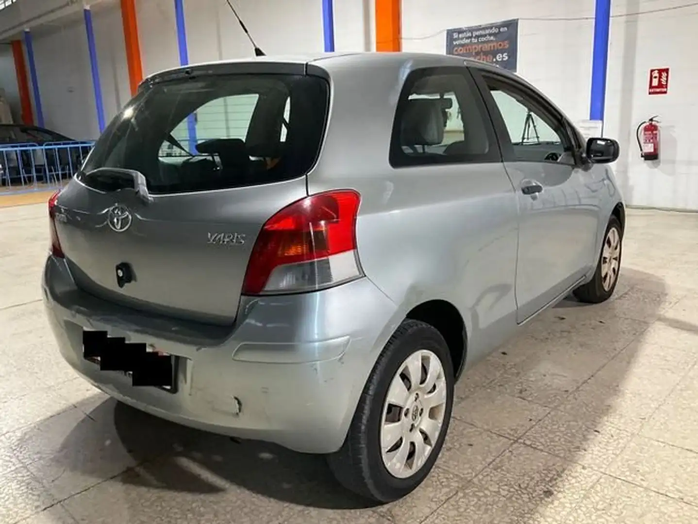 Toyota Yaris 1.0 VVT-i Active Plateado - 2