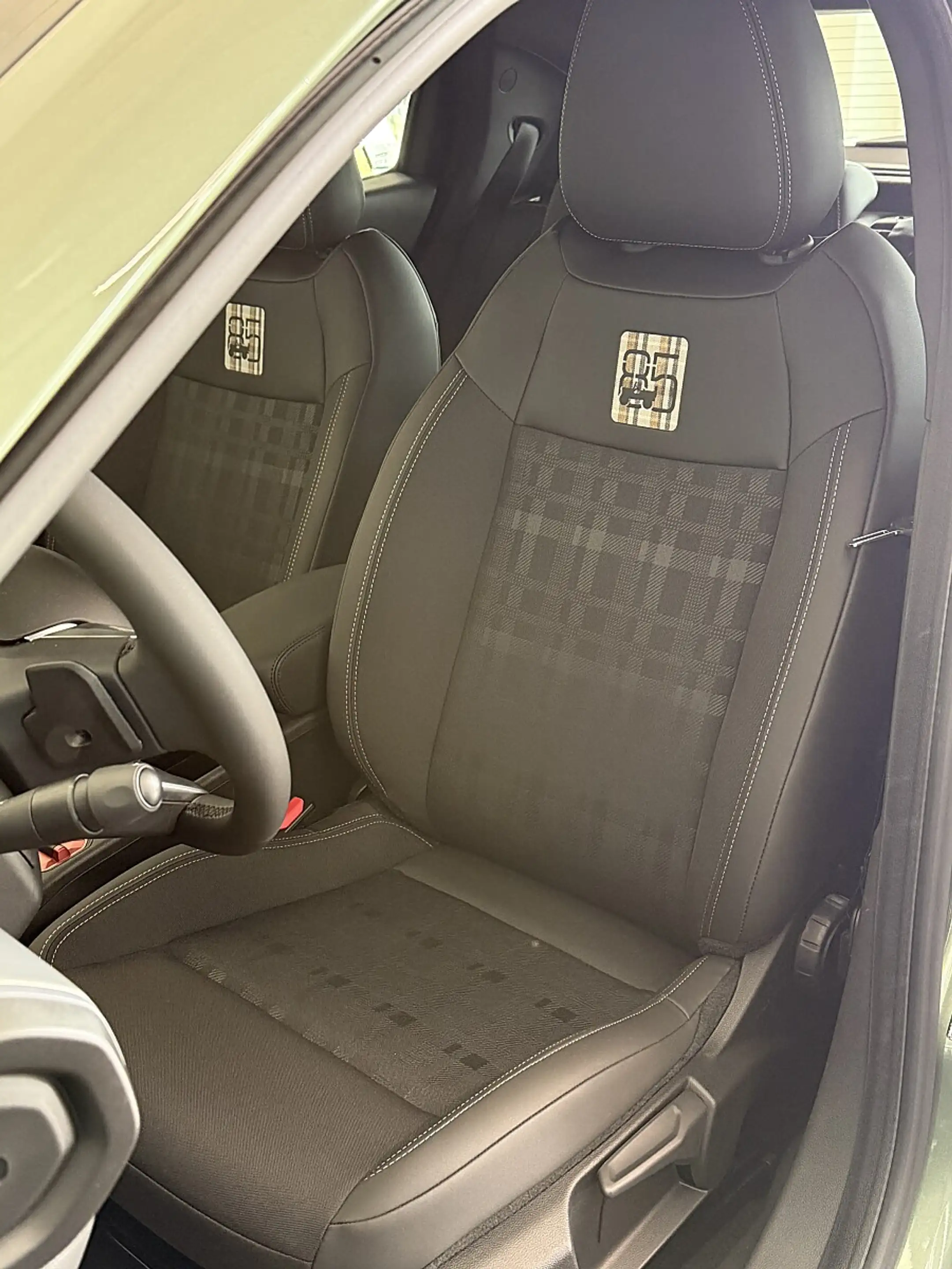 Jeep Avenger 1.2 Mild-Hybrid 85th Anniversary (EURO 6e) — photo 15