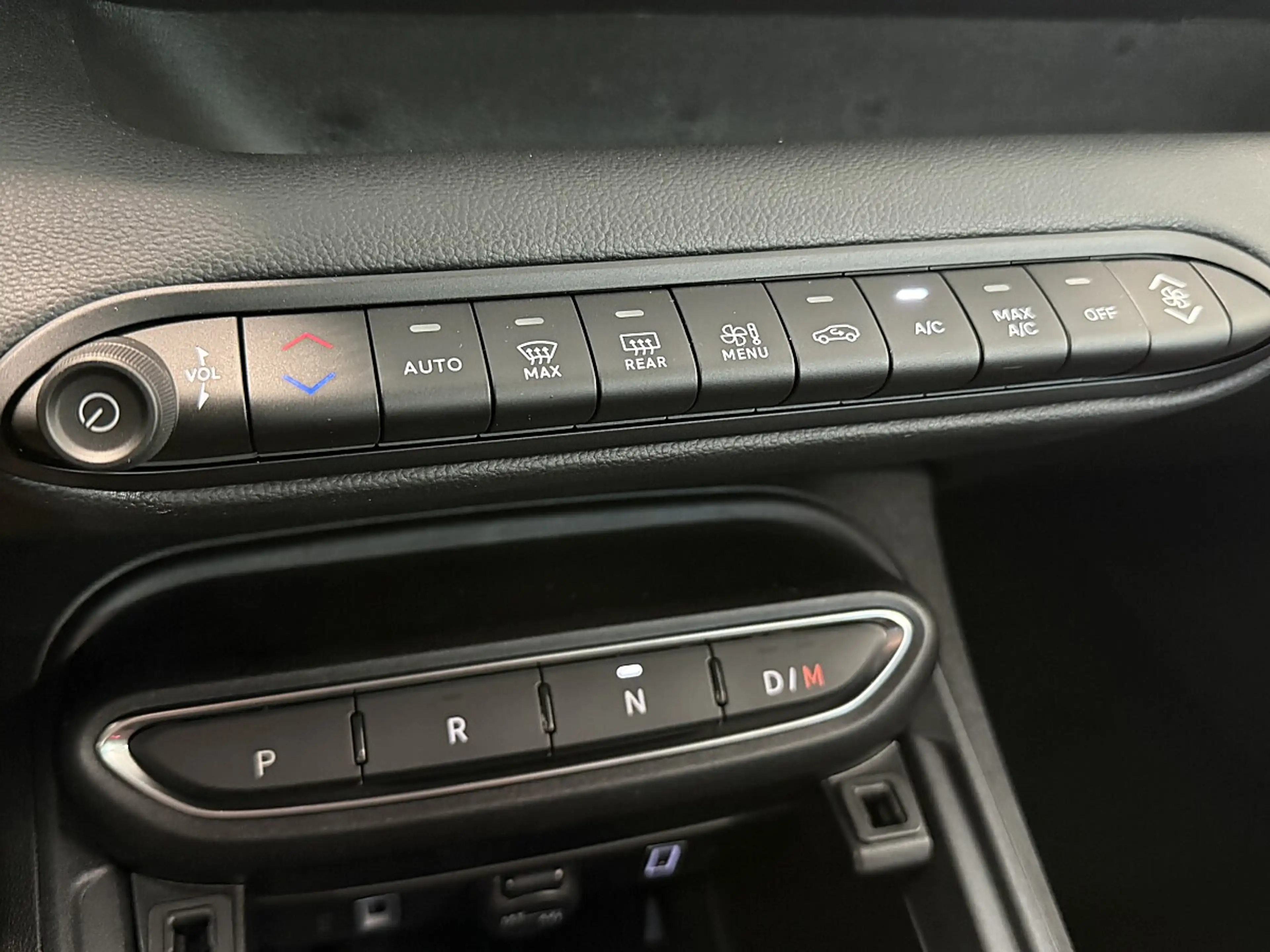 Jeep Avenger 1.2 Mild-Hybrid 85th Anniversary (EURO 6e) — photo 13
