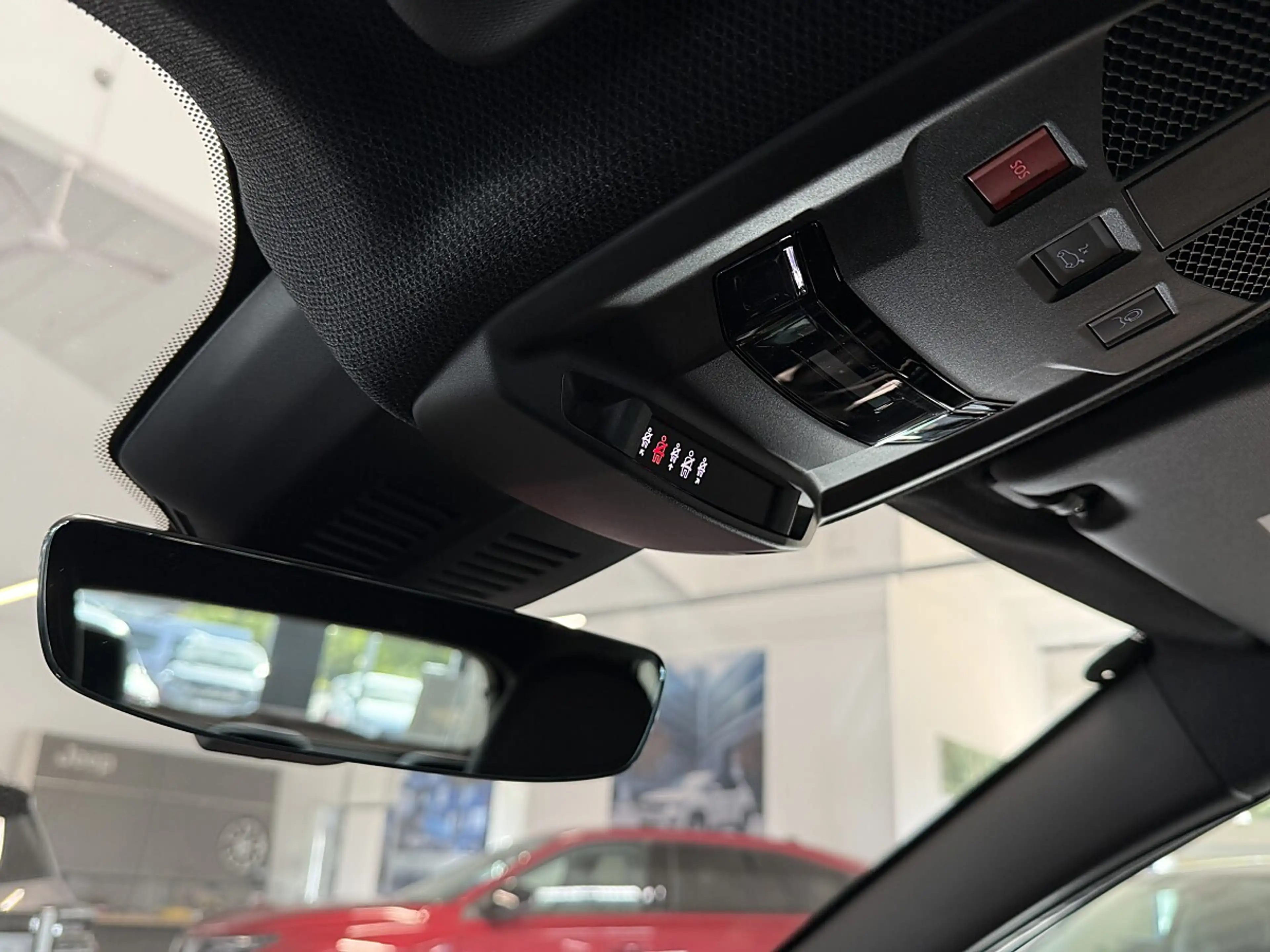 Jeep Avenger 1.2 Mild-Hybrid 85th Anniversary (EURO 6e) — photo 14