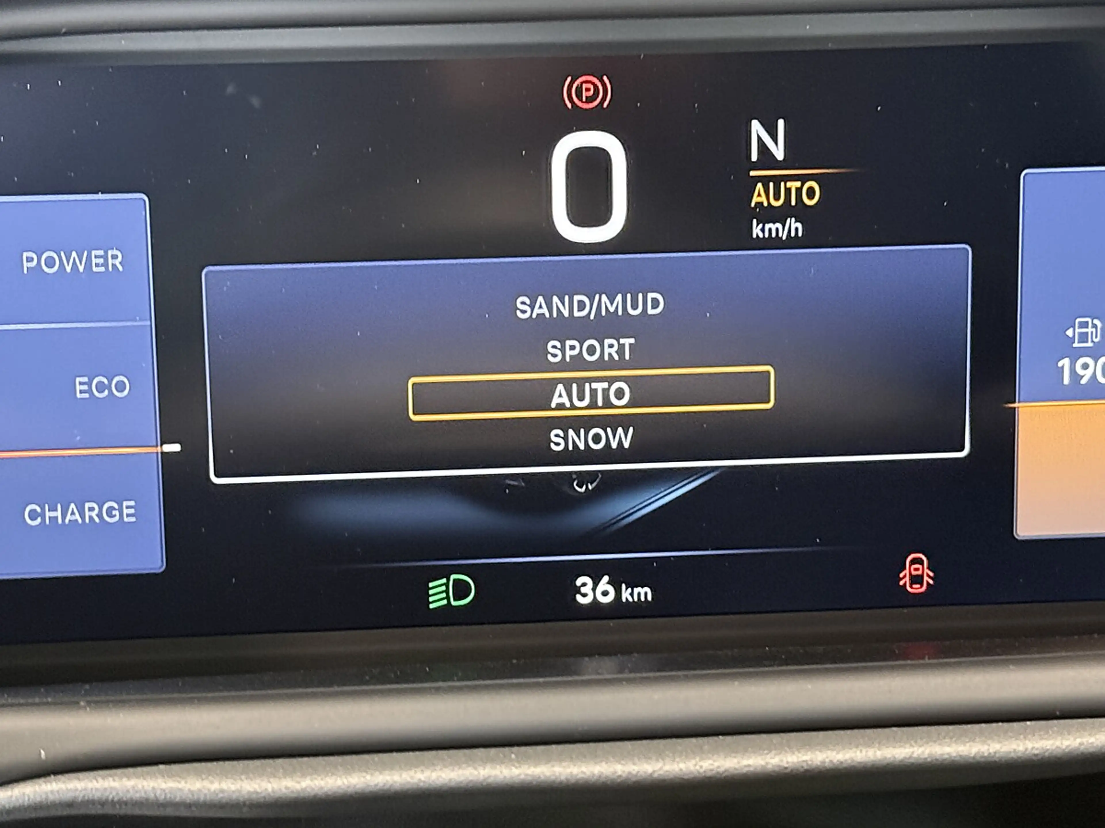 Jeep Avenger 1.2 Mild-Hybrid 85th Anniversary (EURO 6e) — photo 6