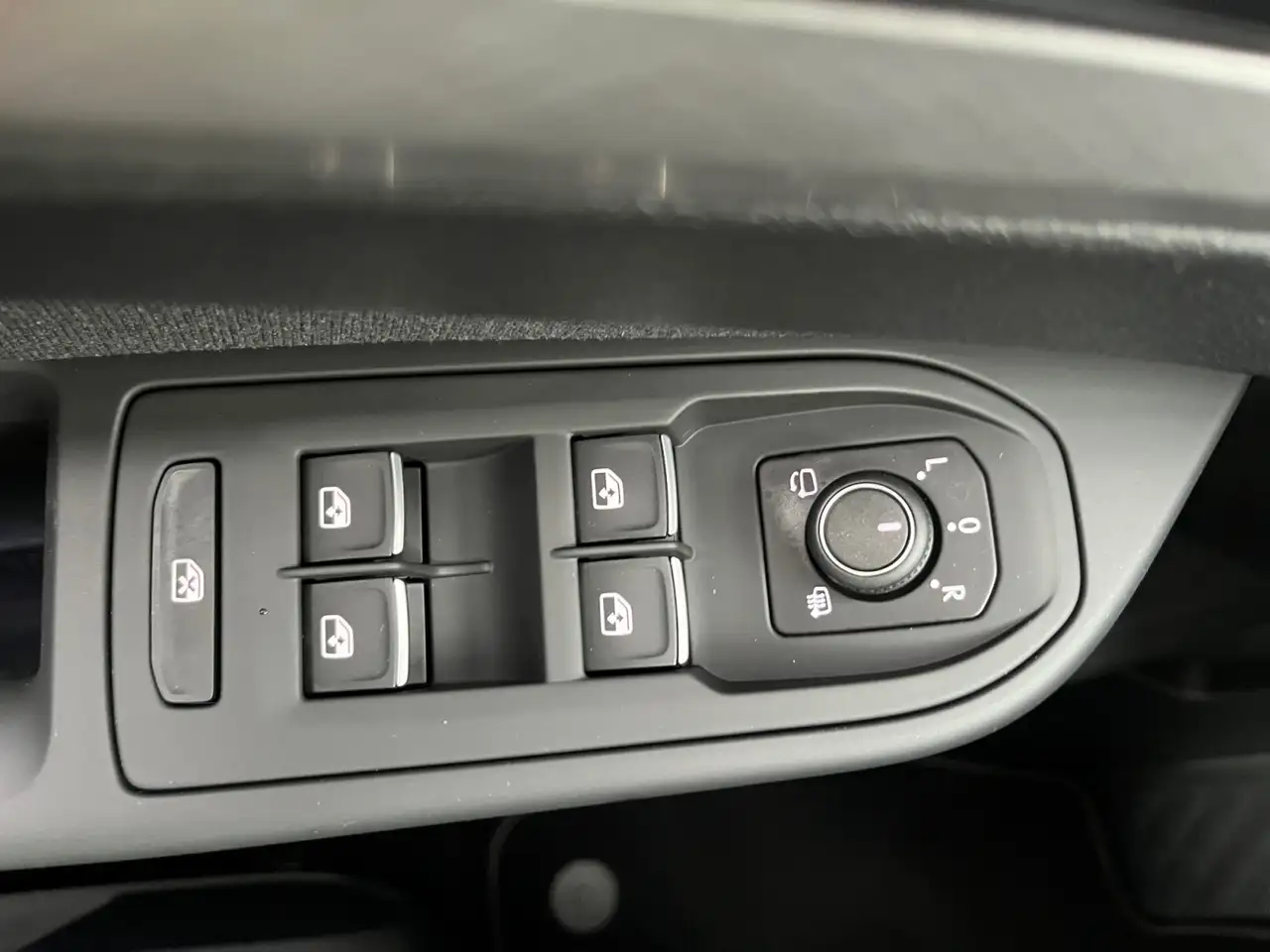 Volkswagen Golf Standard Model — photo 19