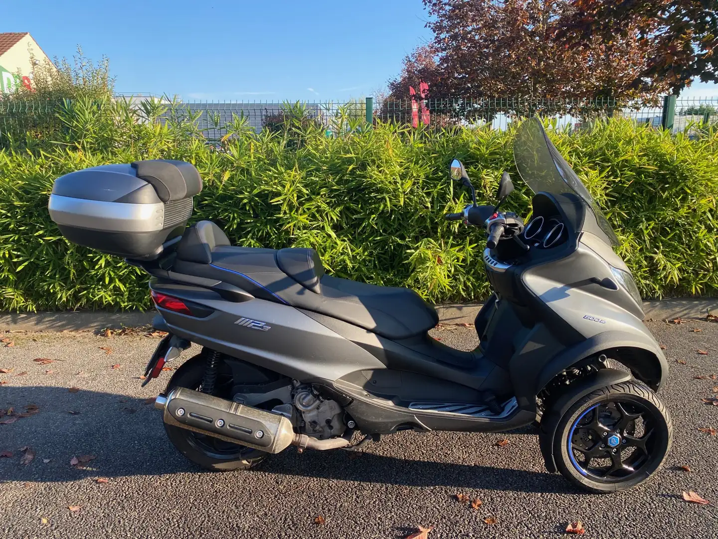 Piaggio MP3 500 Šedá - 1
