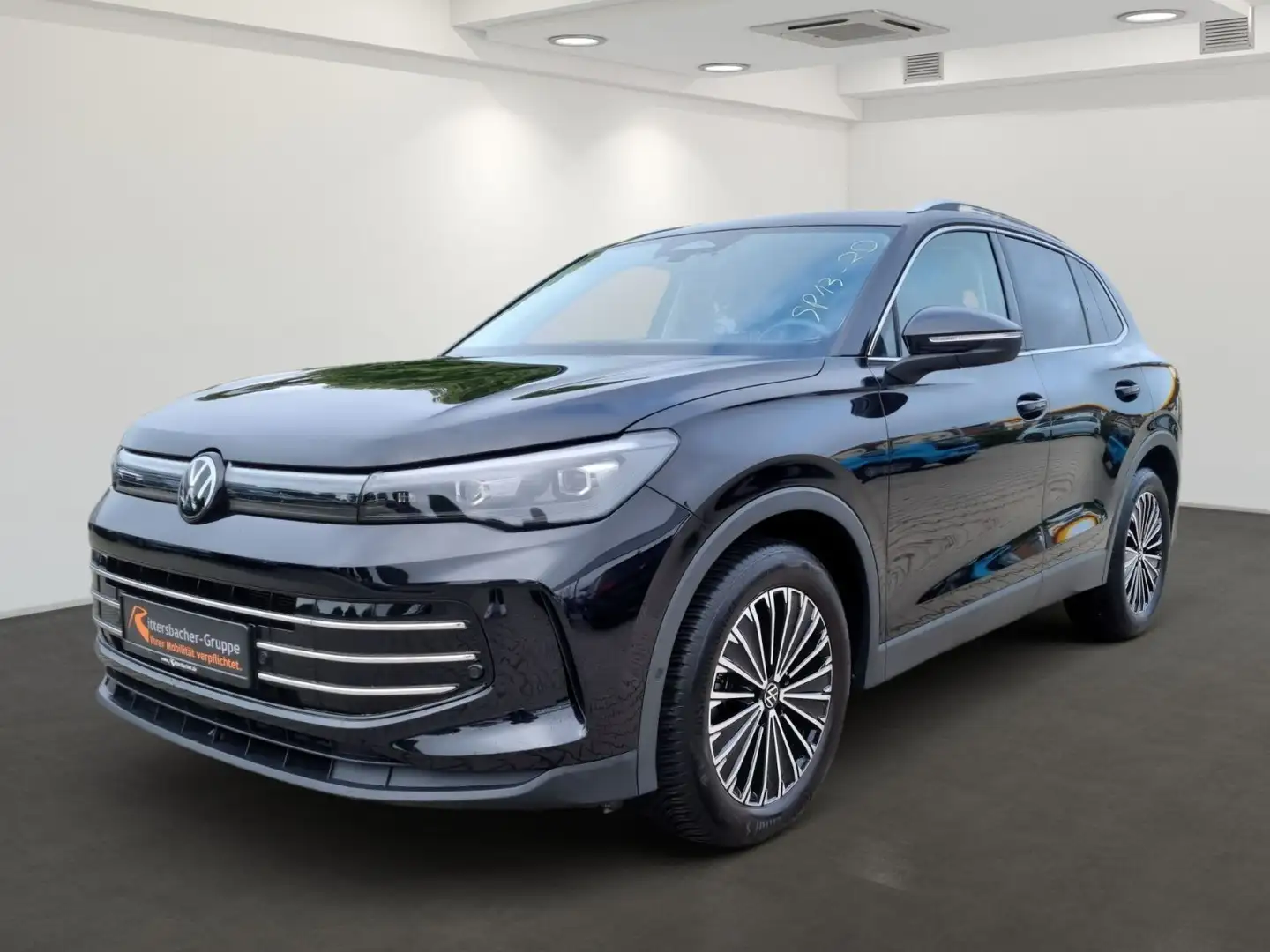 Volkswagen Tiguan Elegance 1,5 TSI DSG Navi AHK Schwarz - 2