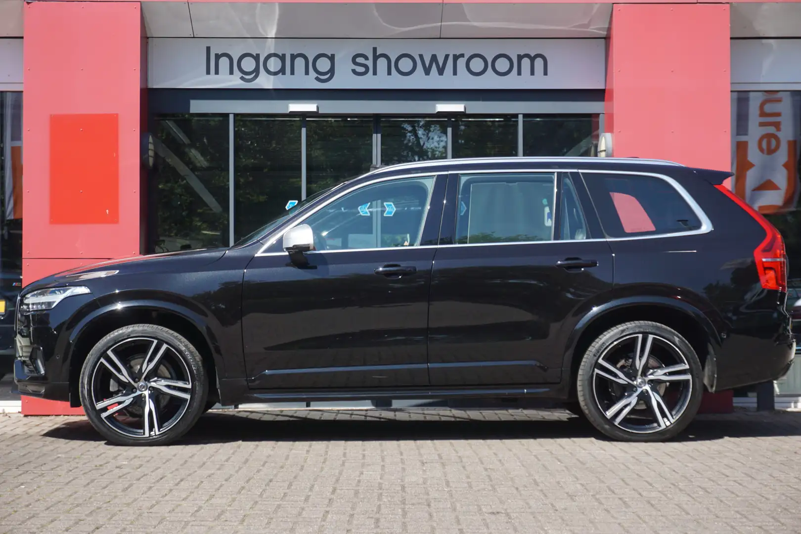 Volvo XC90 2.0 T5 AWD Inscription | Origineel NL | 7-Pers | L Zwart - 2