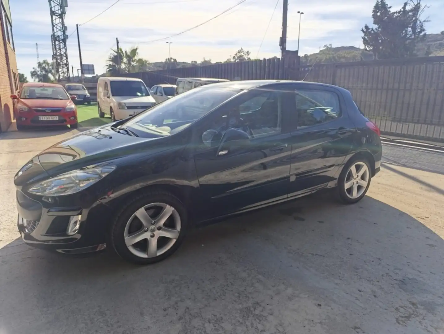 Peugeot 308 2.0HDI FAP Premium Schwarz - 2