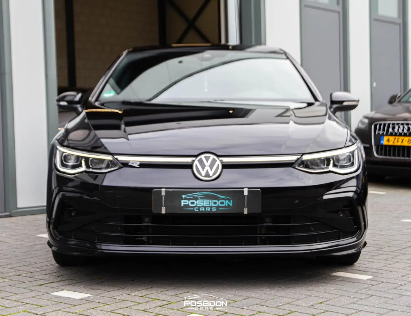 Volkswagen Golf 1.5 eTSI R-Line PANO | IQ LIGHT | VIRTUAL | DODEHO Zwart - 2