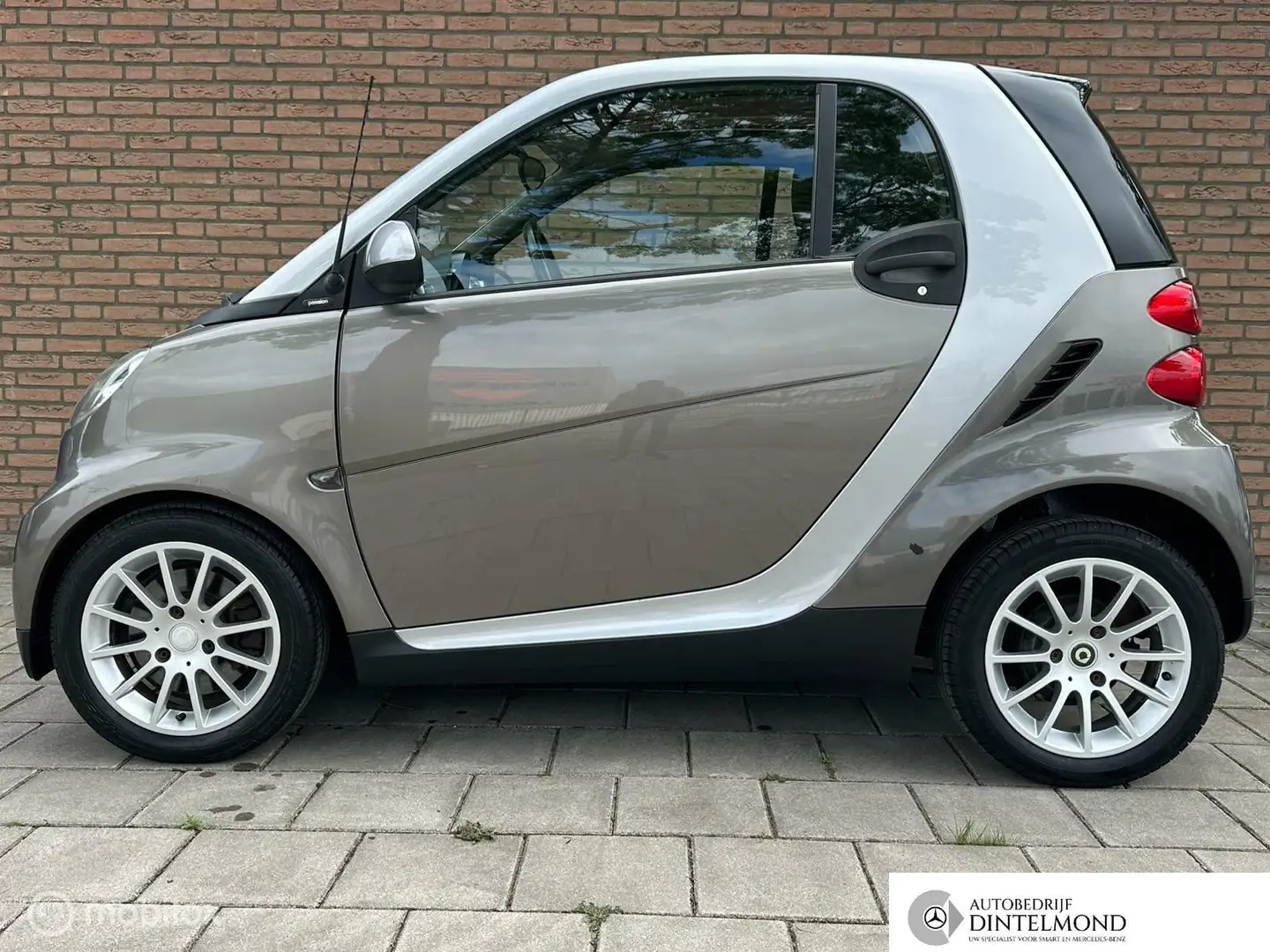 smart forTwo coupé 1.0 Turbo Passion, AC, Panodak 1.0 Passion Gris - 2