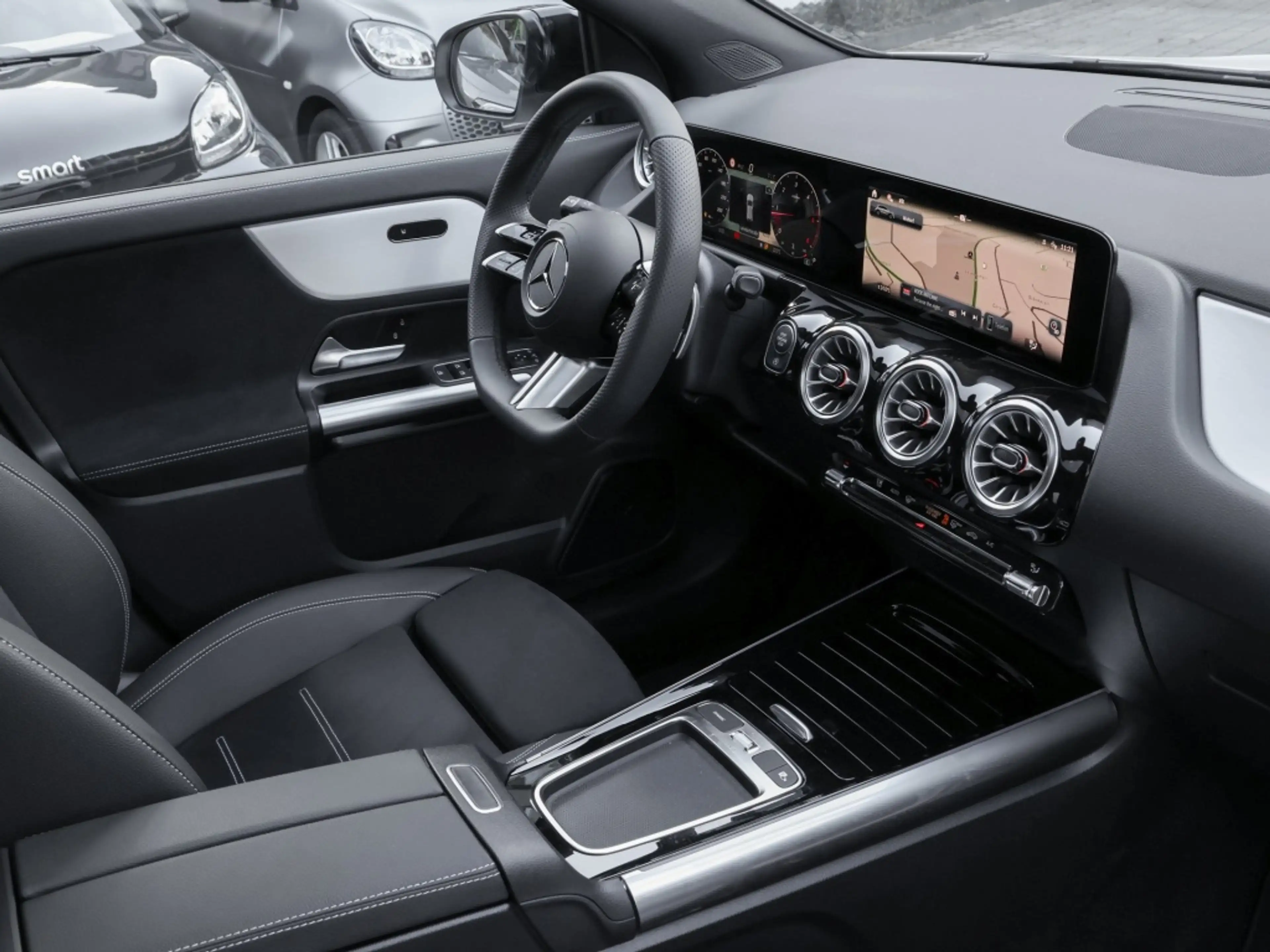 Mercedes-Benz GLA 220 d 4M AMG-Sport/Special/Pano/AHK/MLB/20" — photo 4