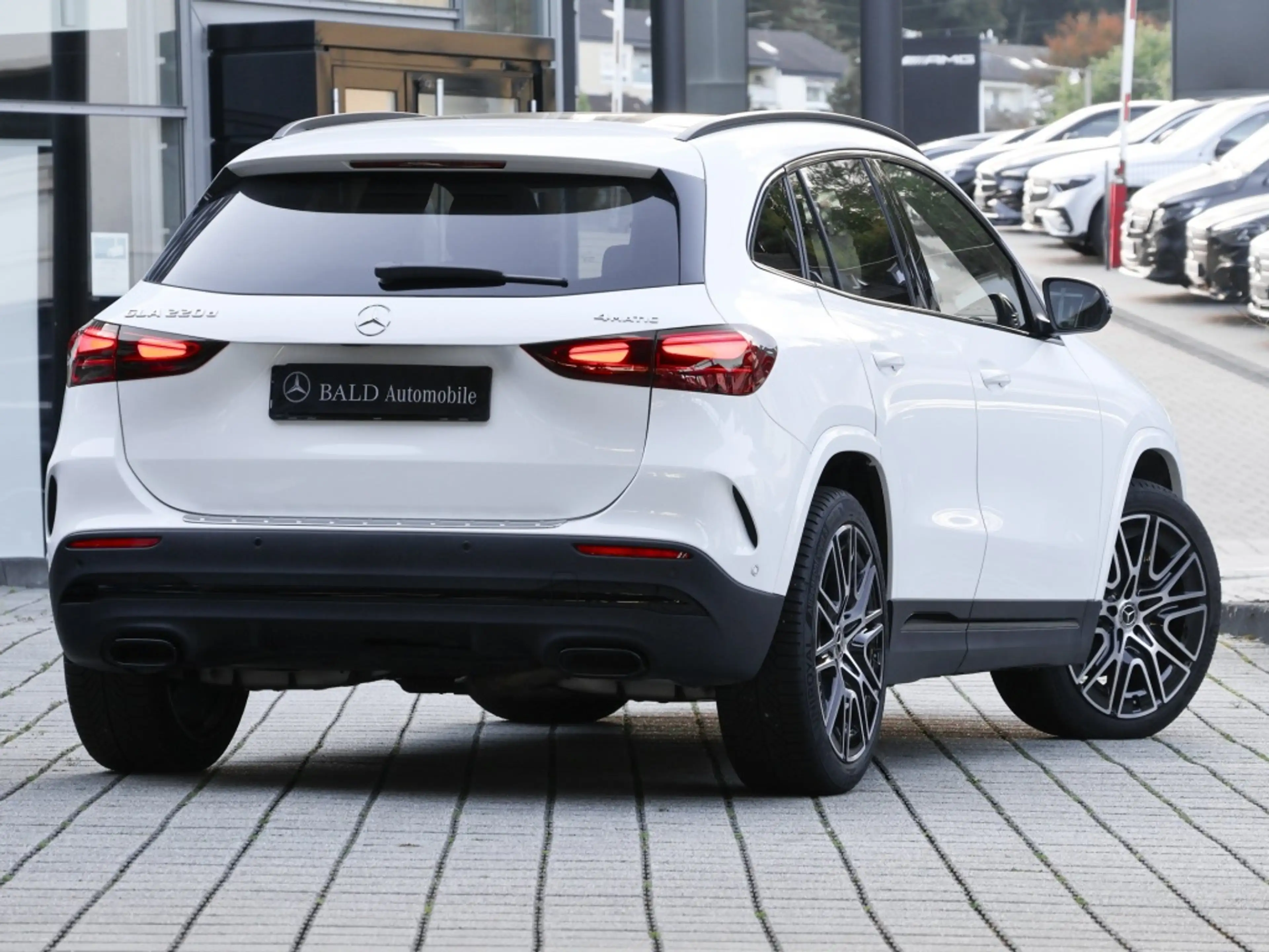 Mercedes-Benz GLA 220 d 4M AMG-Sport/Special/Pano/AHK/MLB/20" — photo 3