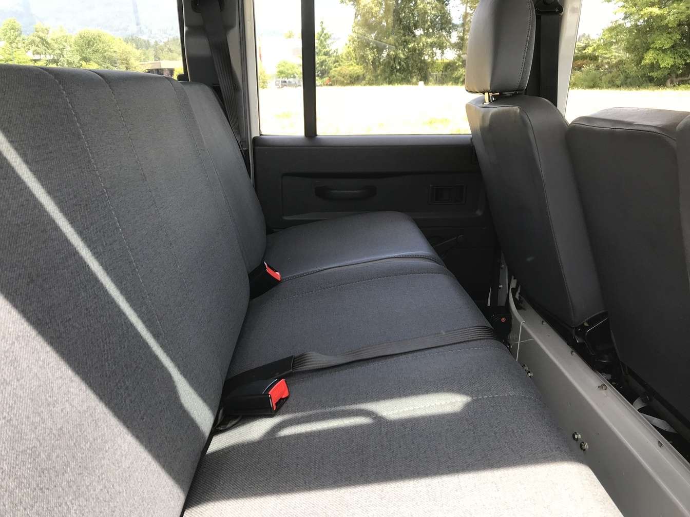 2006 Land Rover Defender thumb 11