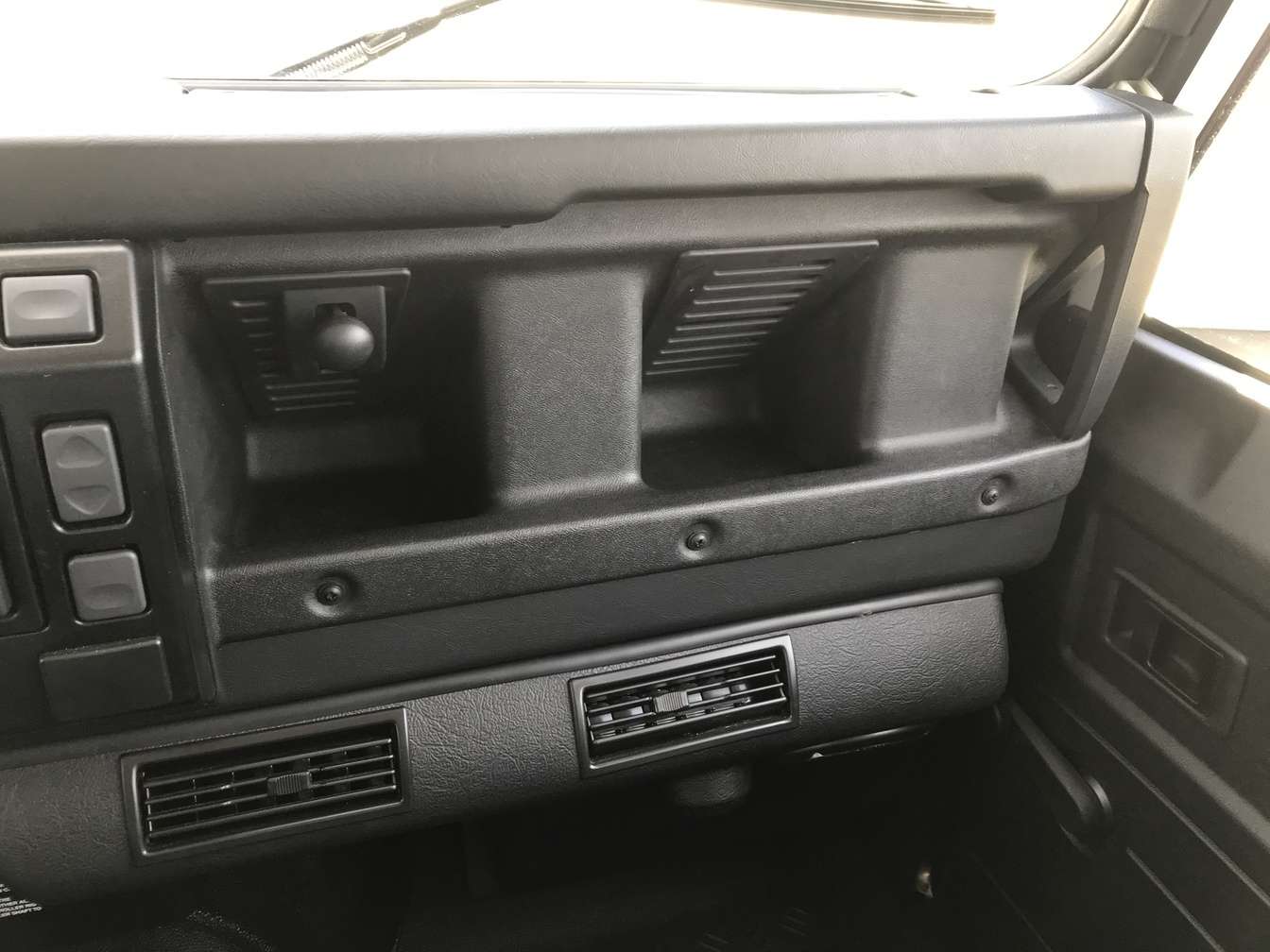 2006 Land Rover Defender thumb 9