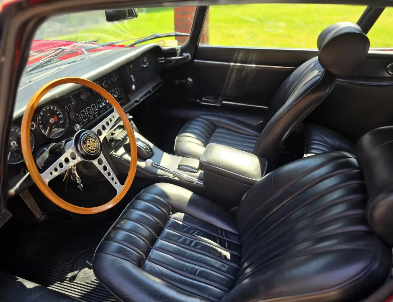 Jaguar E-Type sehr gepflegter 6-Zylinder mit Chromspeichen, foto 10