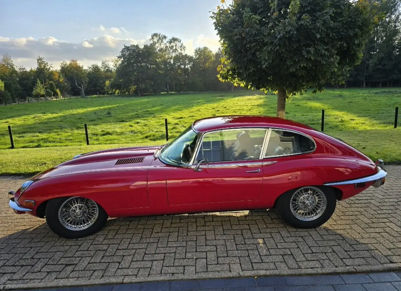 Jaguar E-Type sehr gepflegter 6-Zylinder mit Chromspeichen, foto 2