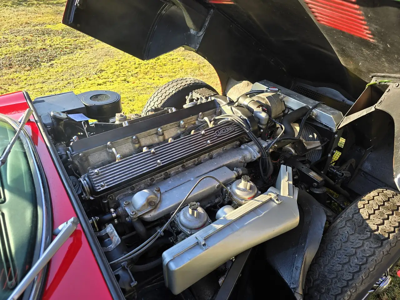 Jaguar E-Type sehr gepflegter 6-Zylinder mit Chromspeichen, foto 8