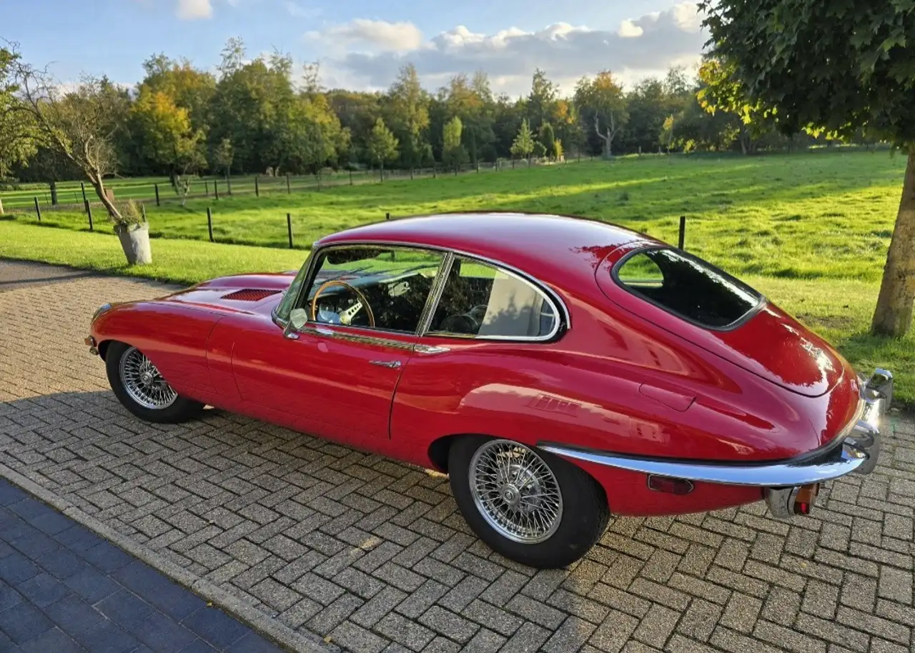 Jaguar E-Type sehr gepflegter 6-Zylinder mit Chromspeichen, foto 7