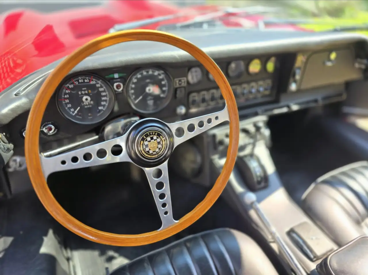 Jaguar E-Type sehr gepflegter 6-Zylinder mit Chromspeichen, foto 11