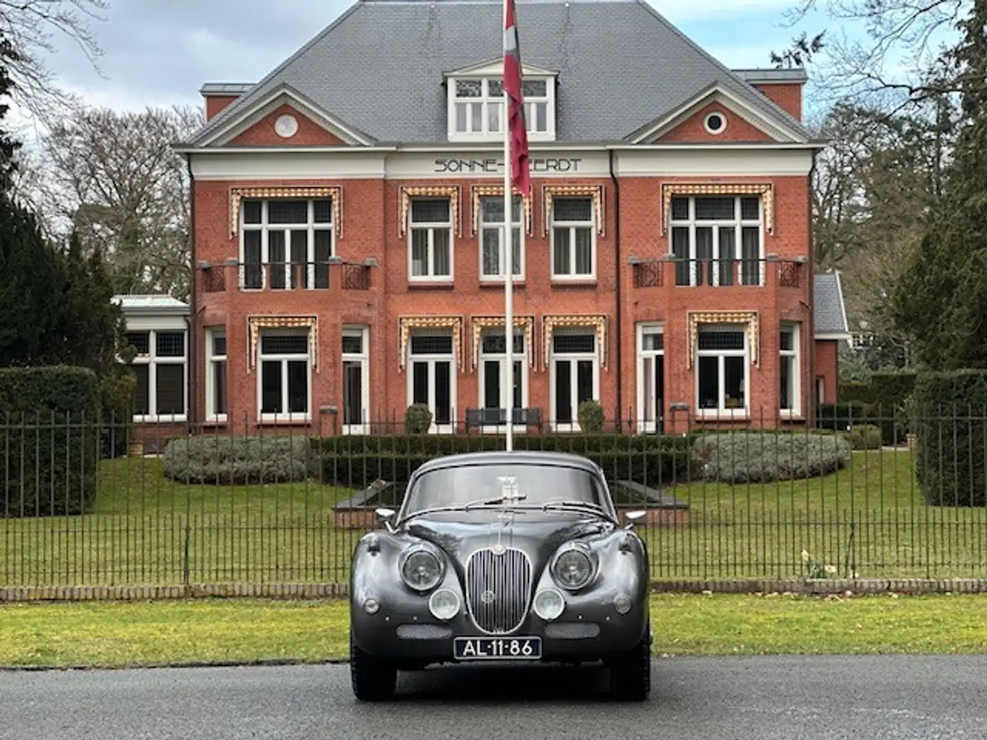 Jaguar XK 150 FHC Gris - 2