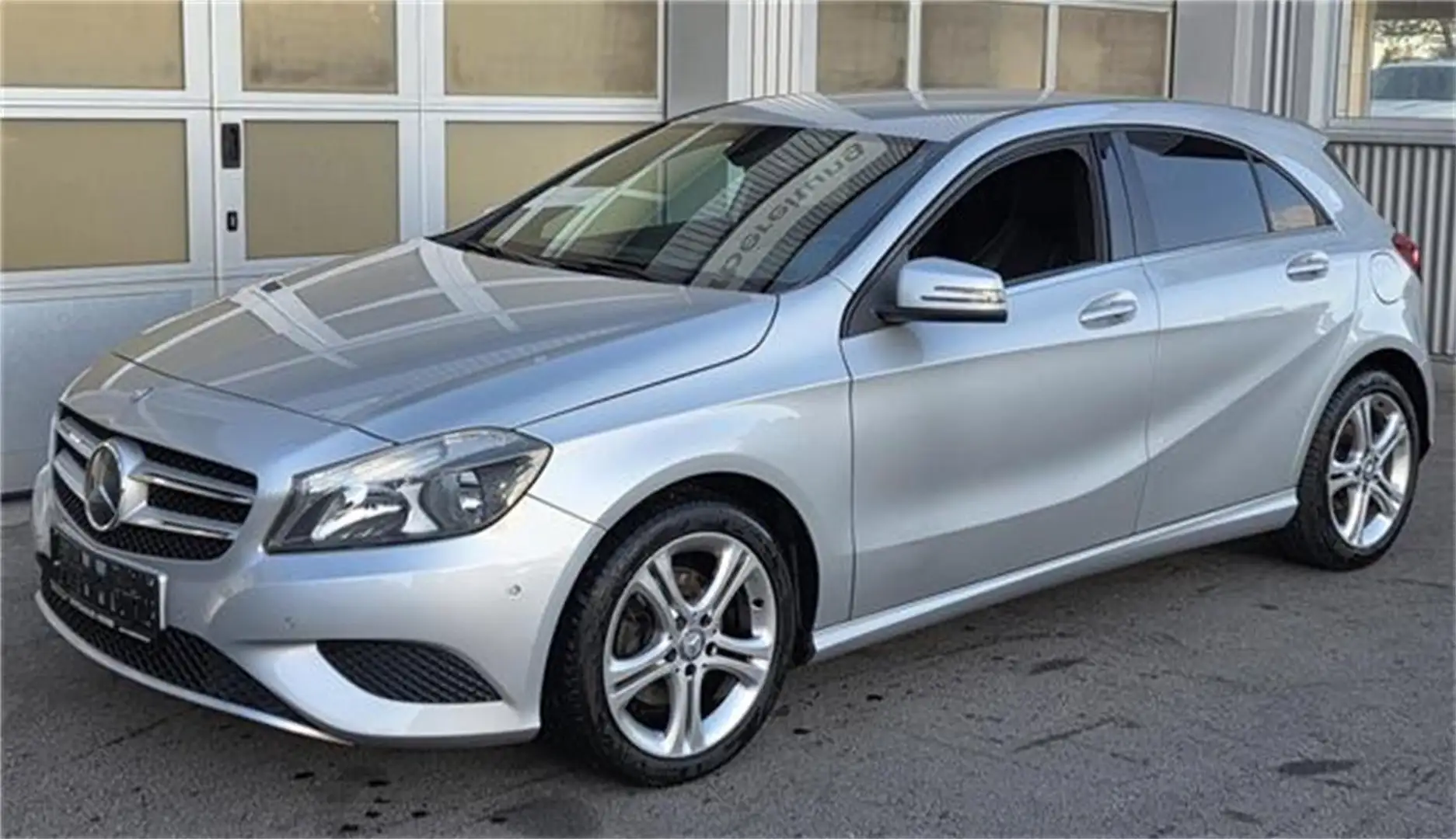 Mercedes-Benz A 200 BlueEfficiency Schalter mit Navigation Grau - 1