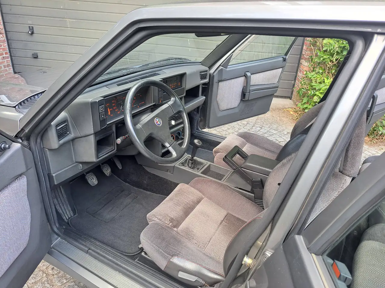 Alfa Romeo 75 V6 3.0 America, foto 8