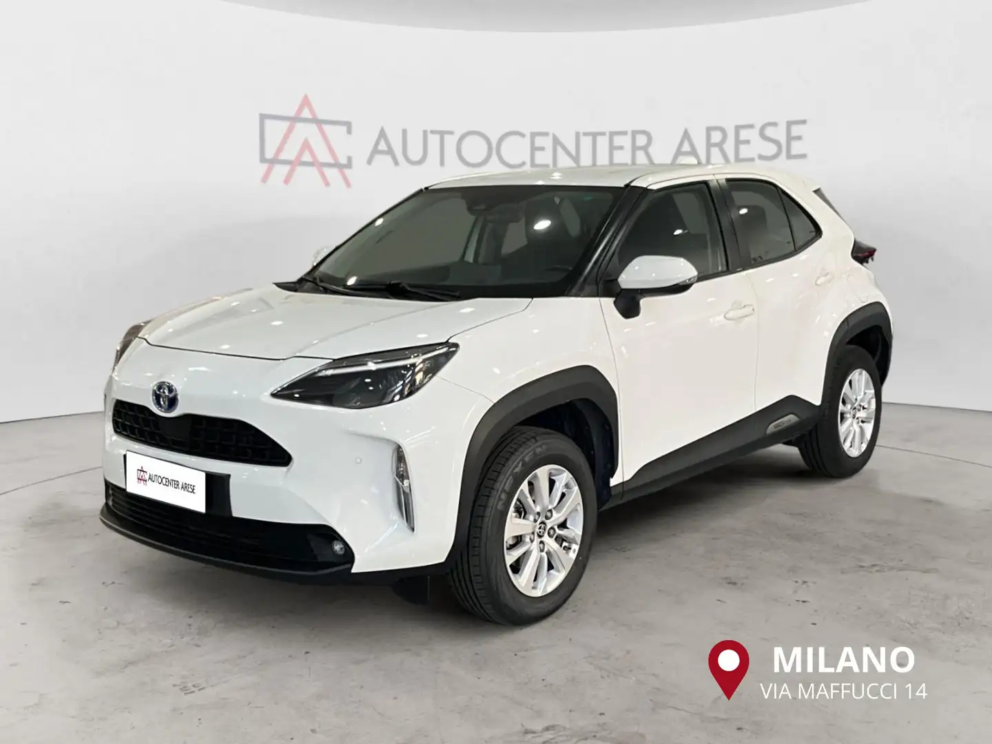 Toyota Yaris Cross 1.5 Hybrid 5p. E-CVT AWD-i Business Weiß - 1