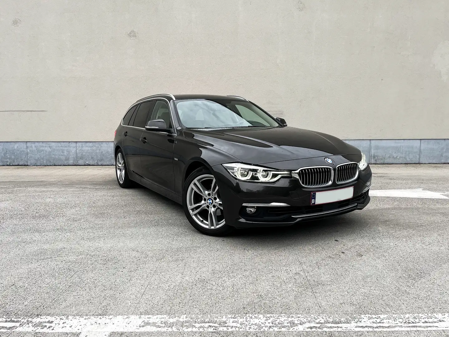 BMW 320 320i Touring Aut. Luxury Line Bruin - 2