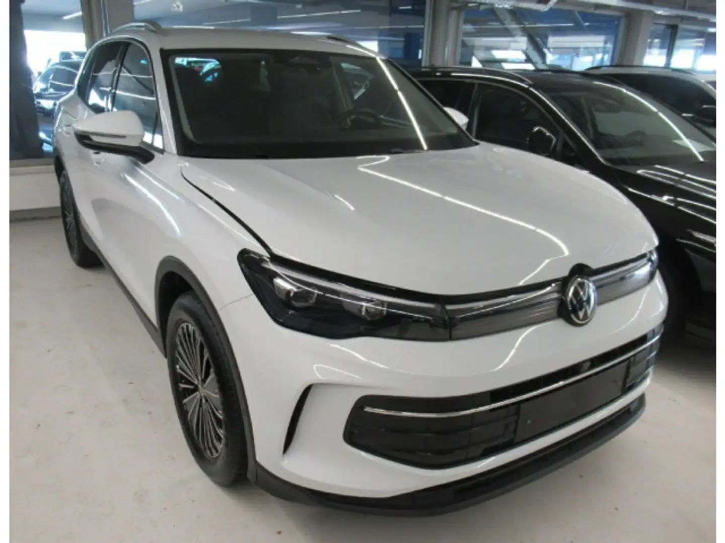 Volkswagen Tiguan 2.0 TDI DSG IQ.Drive Navi LED-Plus AHK Weiß - 2