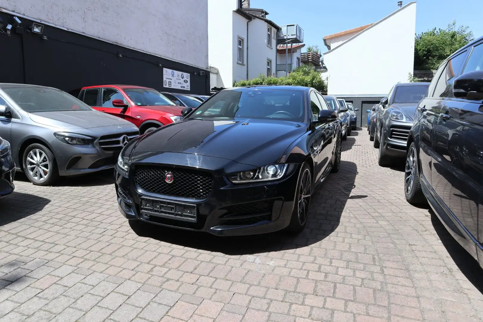 Jaguar XE R-Sport Leder Navi Kamera Totwinkel Spur ... Schwarz - 1