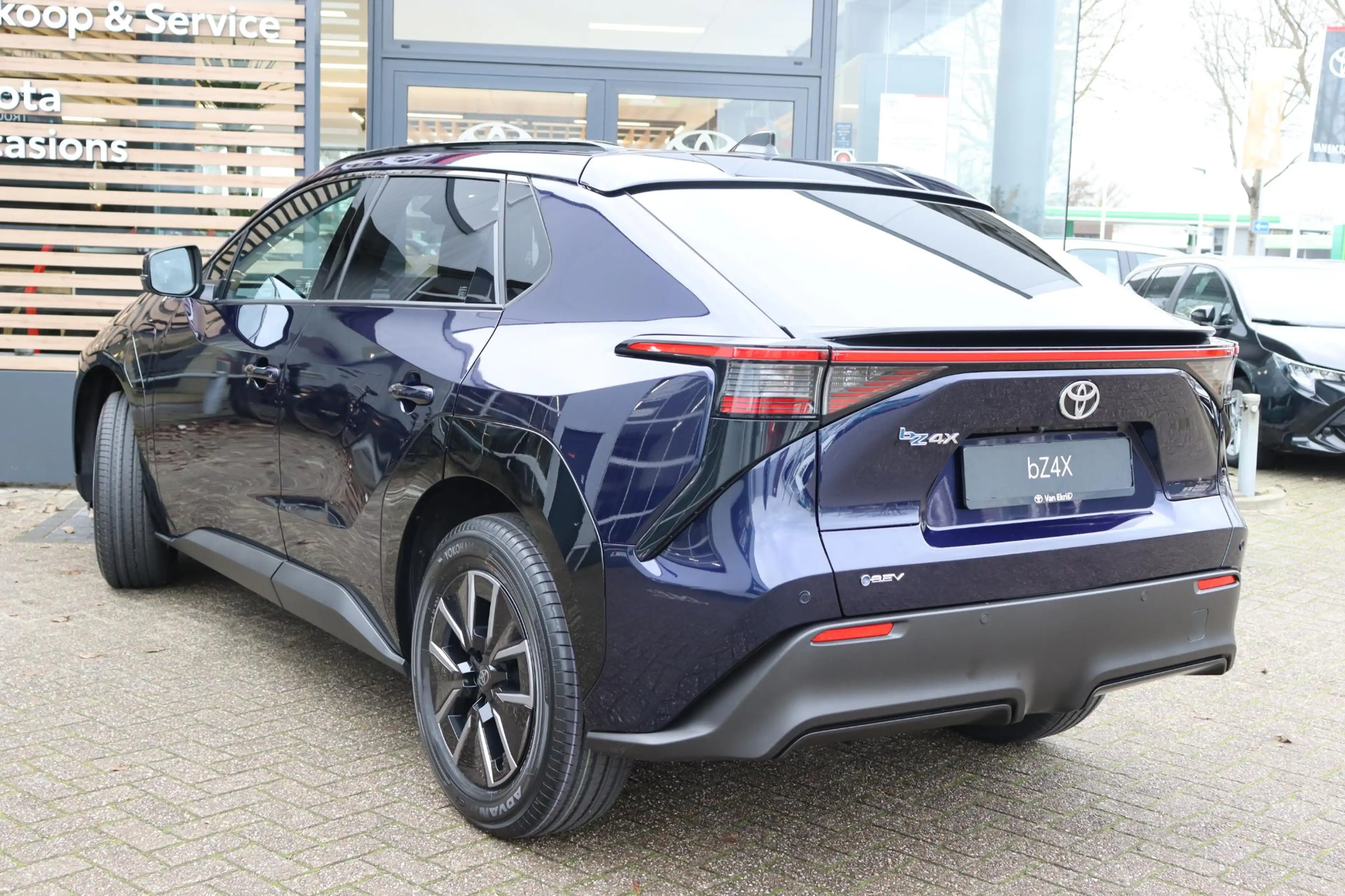 Toyota bZ4X Dynamic 73 kWh, VERWACHT, in november leverbaar me — photo 3