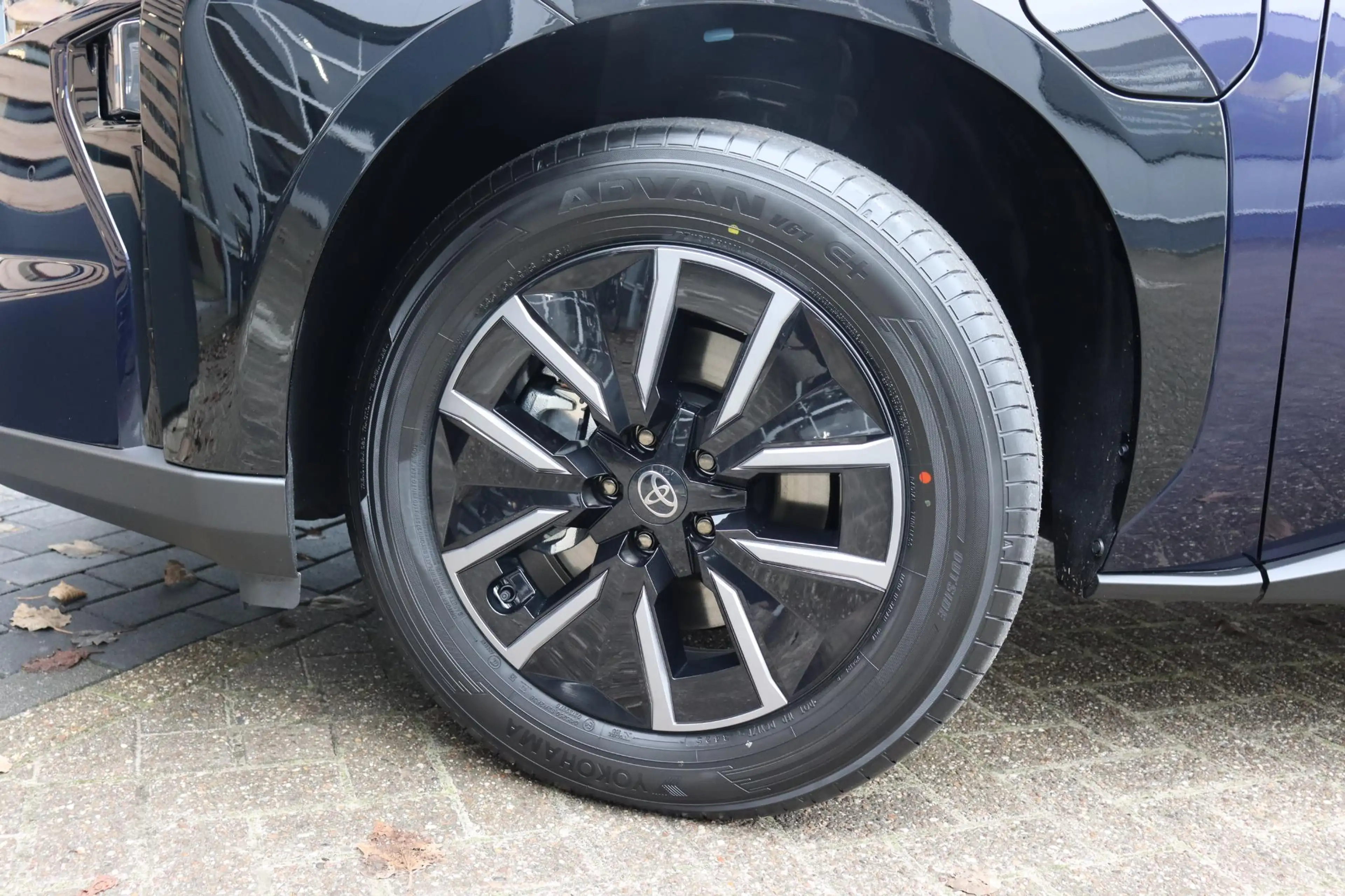 Toyota bZ4X Dynamic 73 kWh, VERWACHT, in november leverbaar me — photo 6