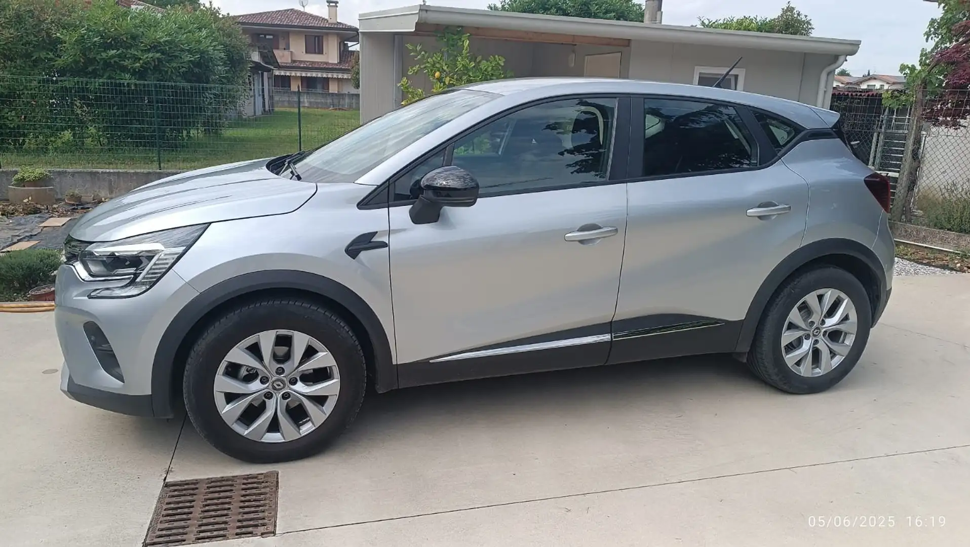 Renault Captur Captur 1.0 tce Zen 100cv Silber - 1