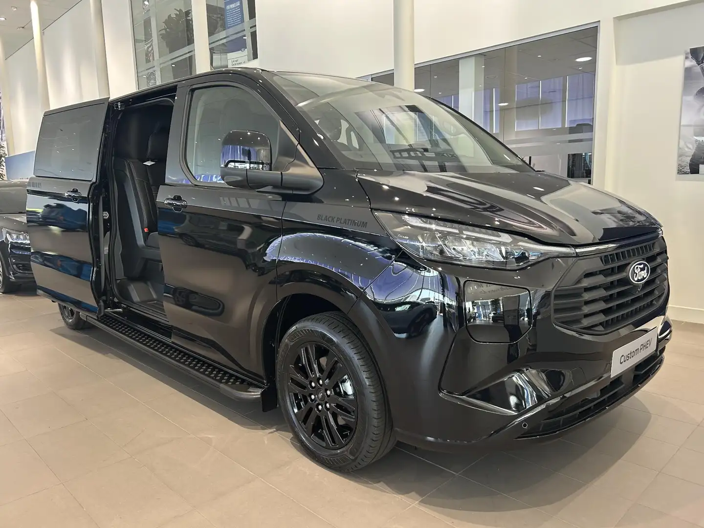 Ford Transit Custom Transit Custom Limited Black Platinum | DUBBEL CAB Zwart - 2