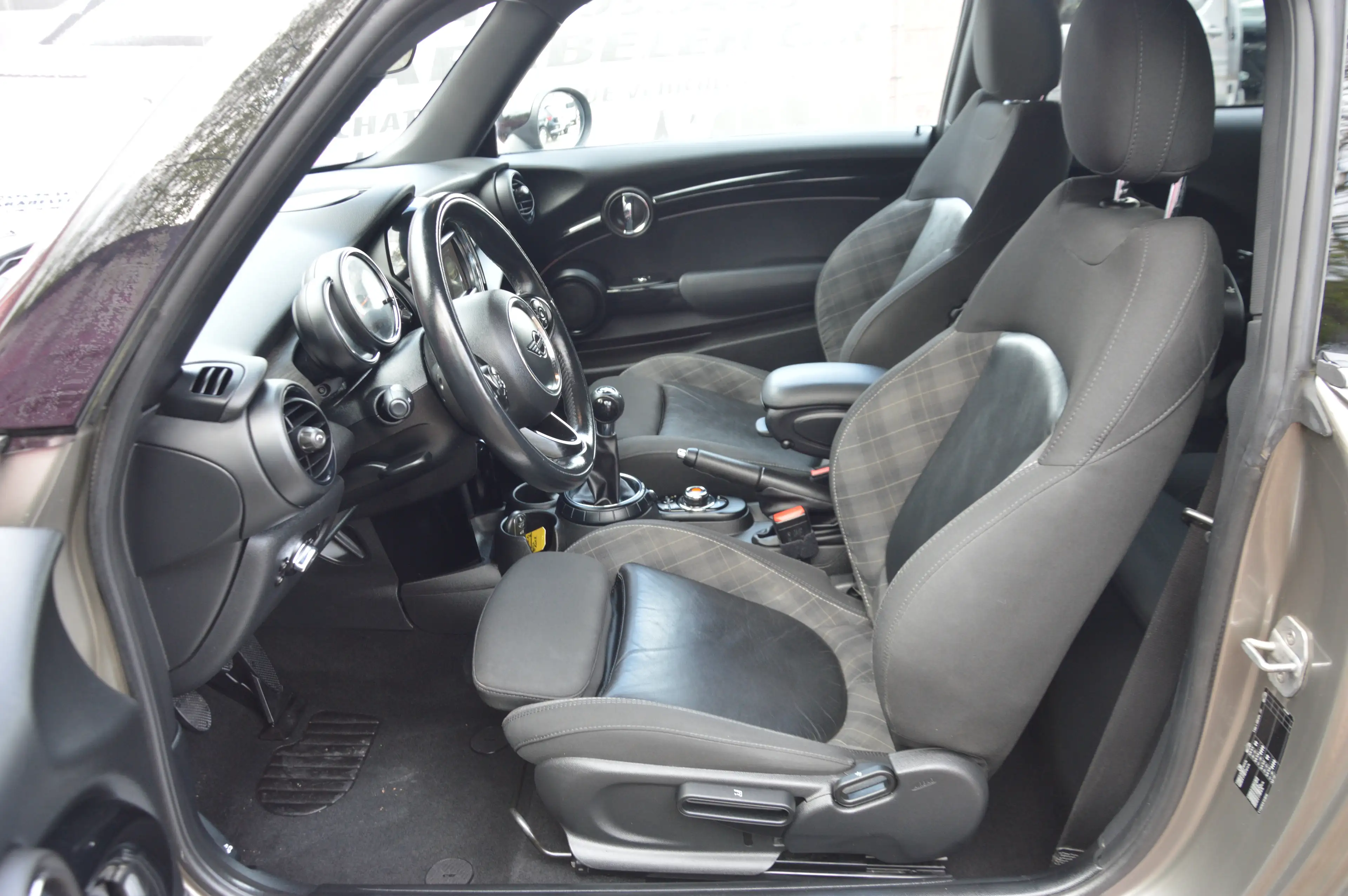MINI Cooper D 1.5D NAV SENS AR CLIM CRUIS 116.456KM — photo 8