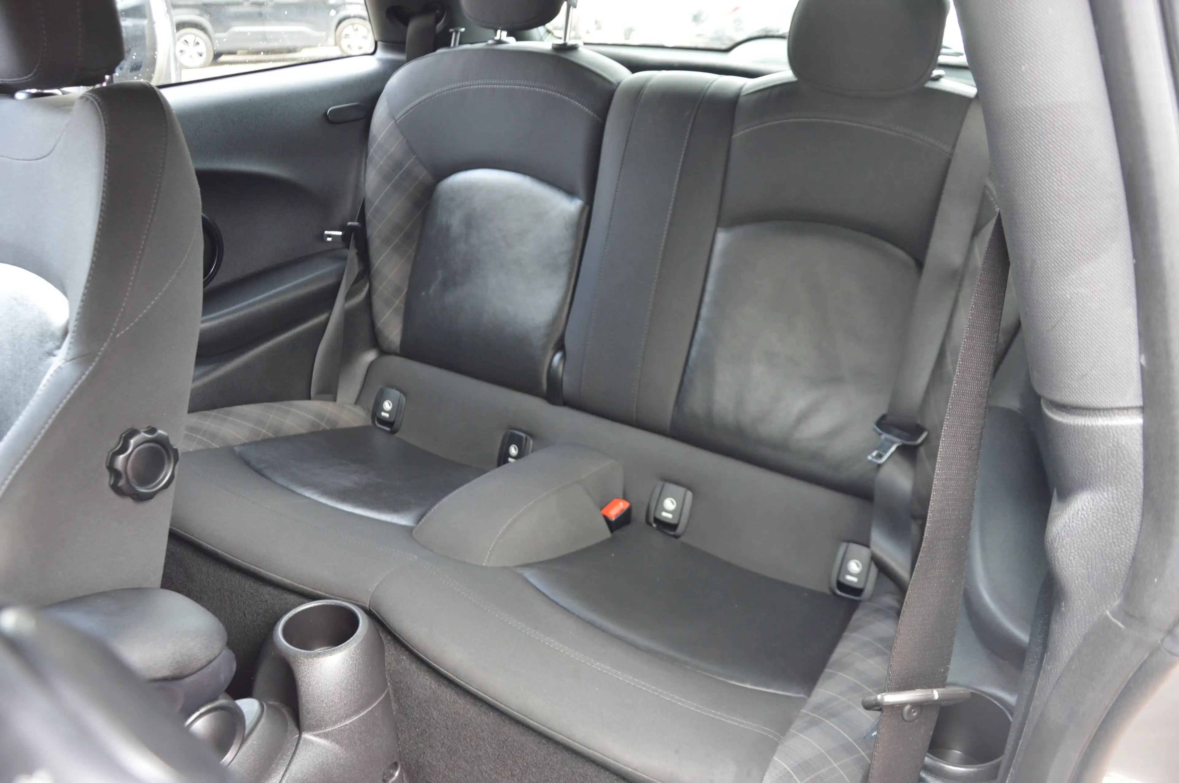 MINI Cooper D 1.5D NAV SENS AR CLIM CRUIS 116.456KM — photo 9