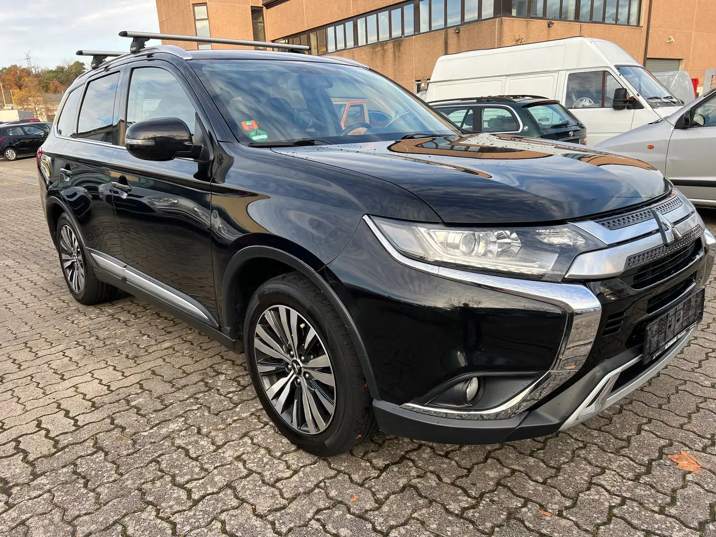 Mitsubishi Outlander Diamant Edition+ 2WD Schwarz - 2