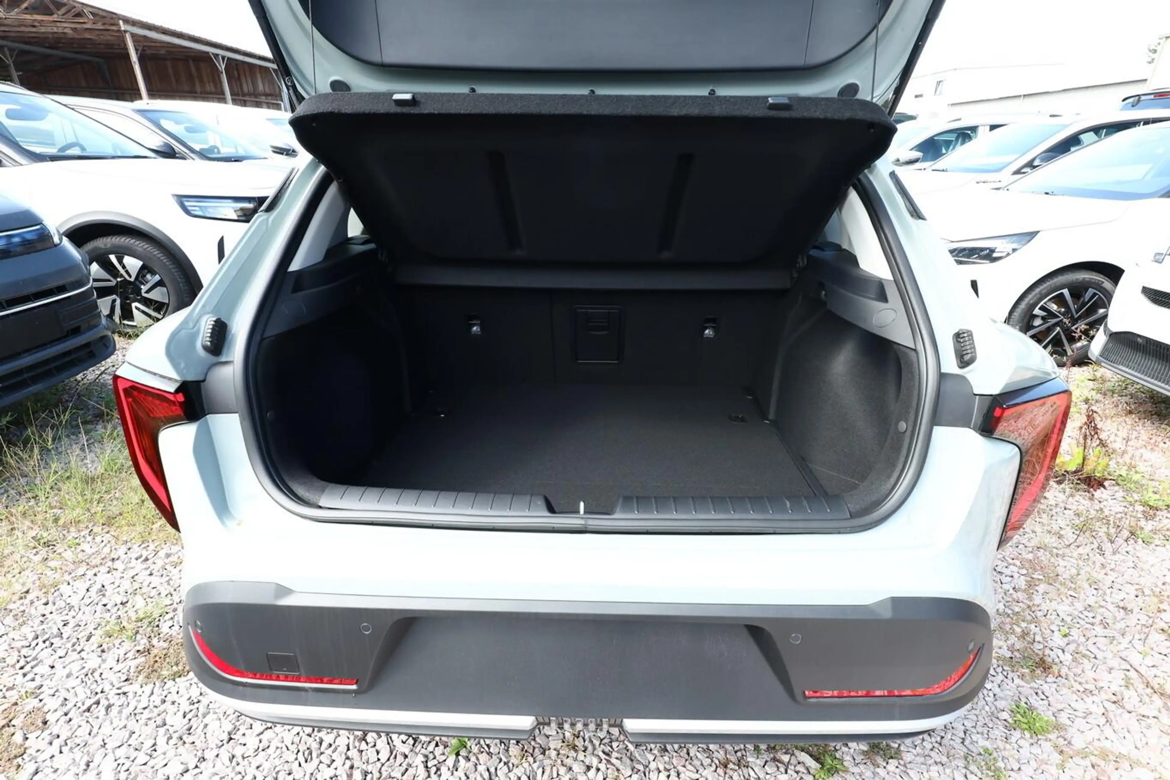 Kia K4 MT SHZ ACC Nav LED Kam Keyl 2xPDC LM16 CarPl 85... — photo 11
