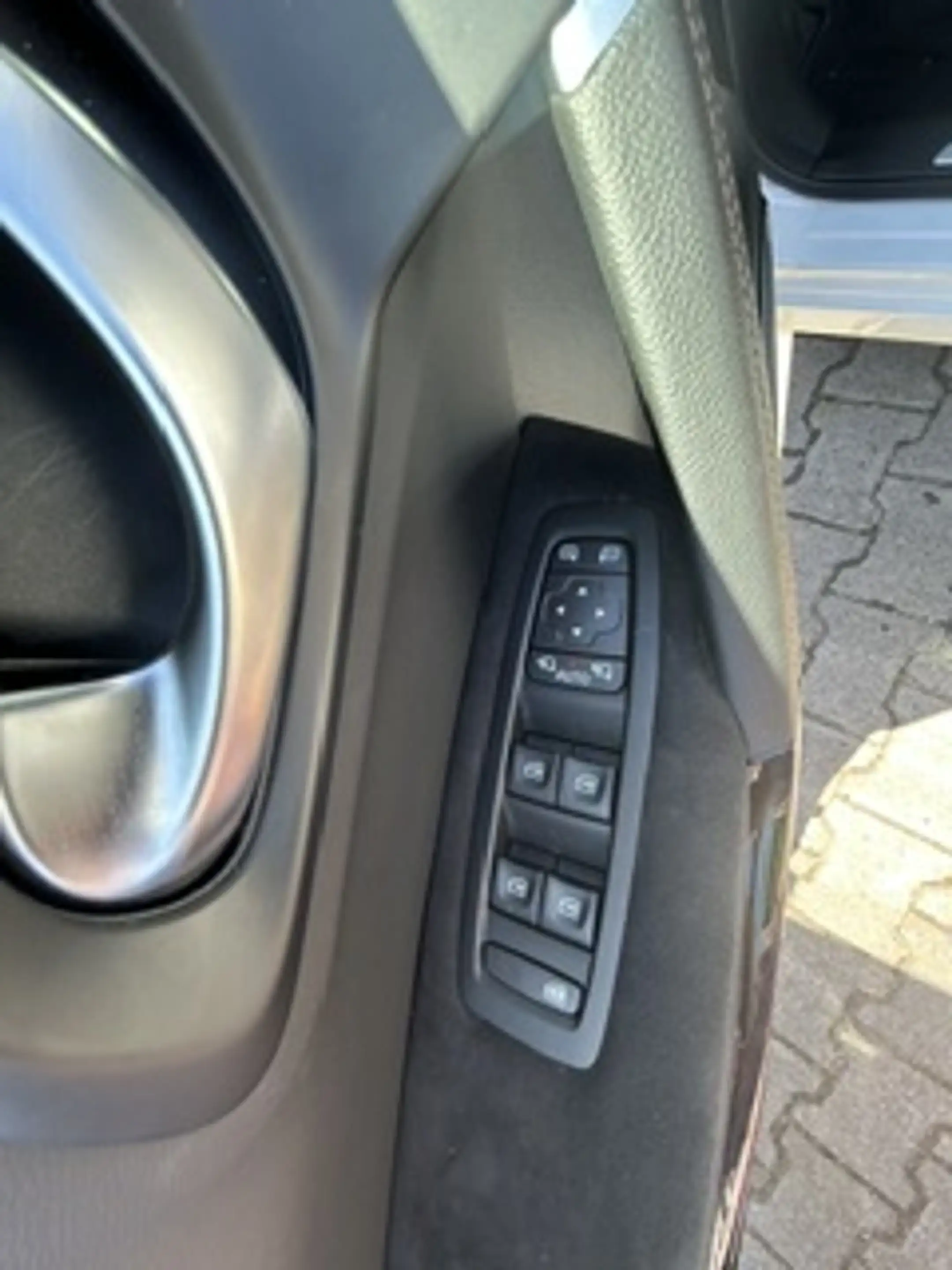 Renault Kadjar Black Edition TCe160 AUTOMATIK — photo 11