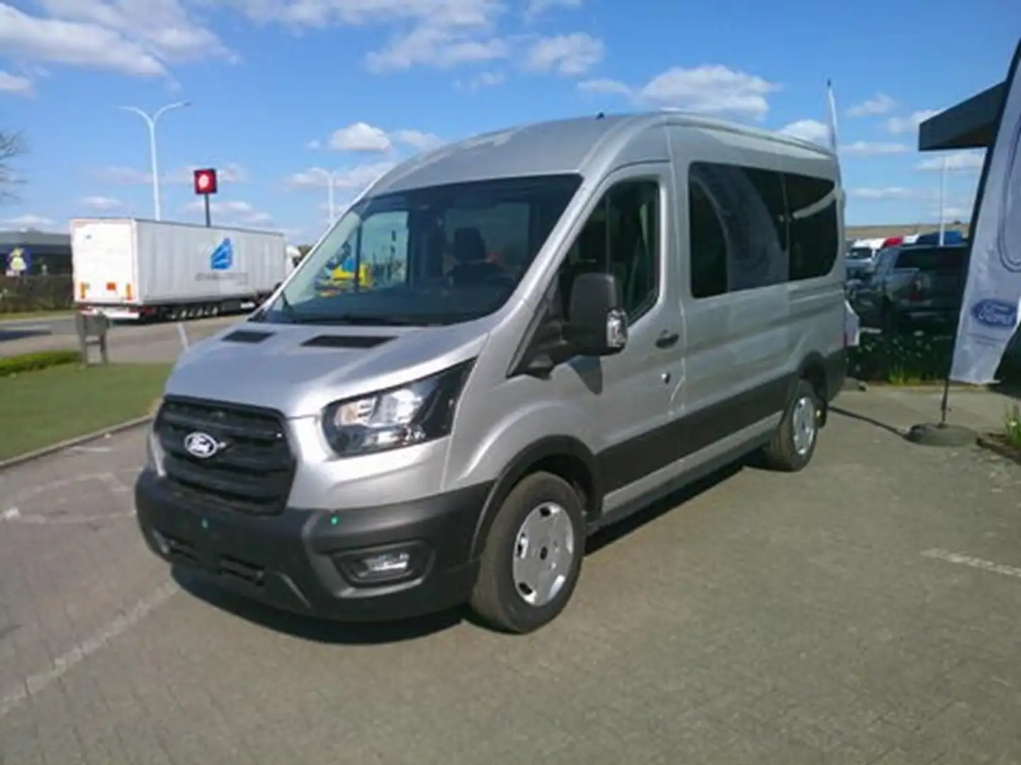 Ford Transit Bus 2T Minibus Silber - 2