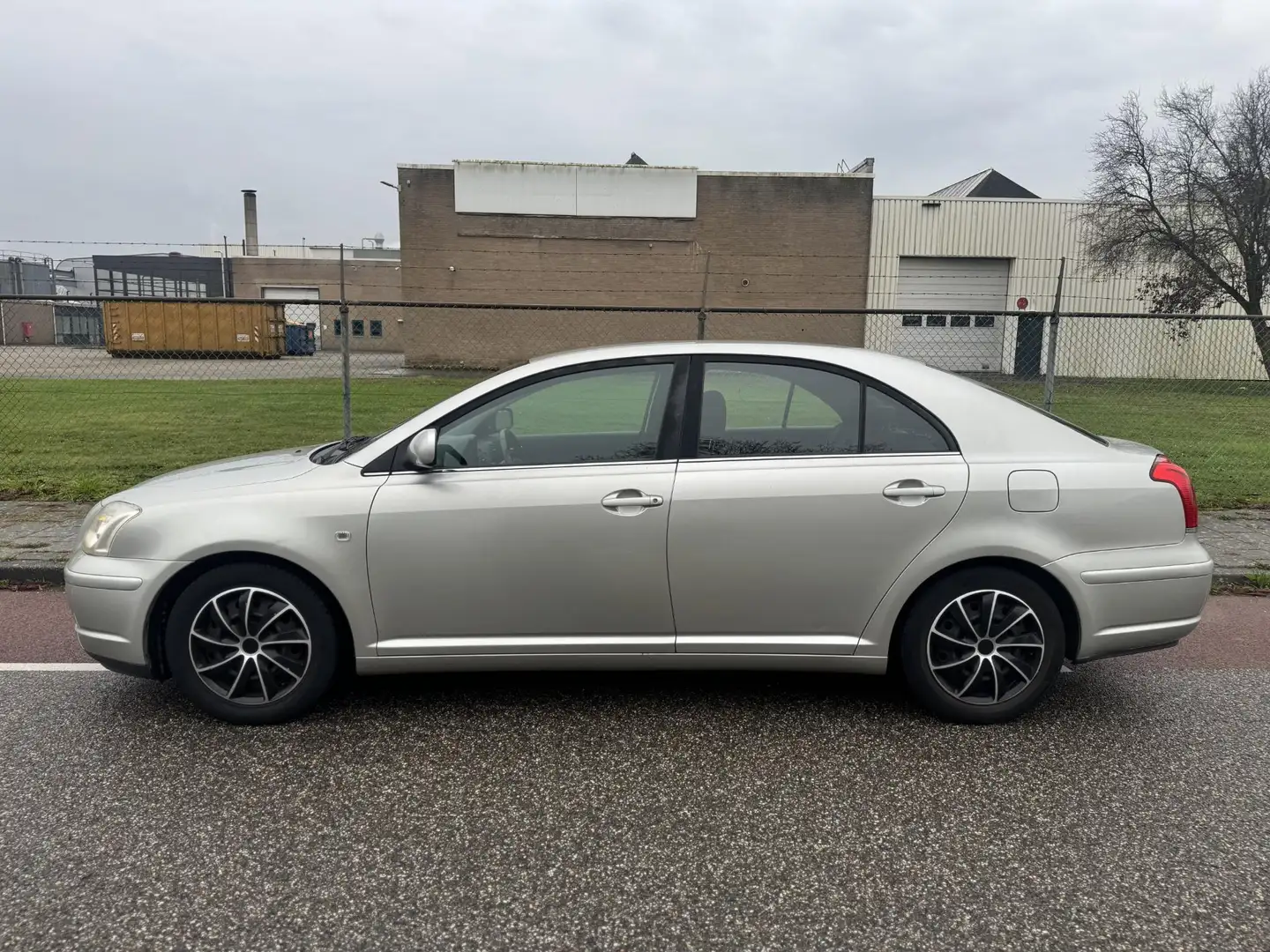 Toyota Avensis 2.0 VVTi Linea Sol Executive NAP Grijs - 2