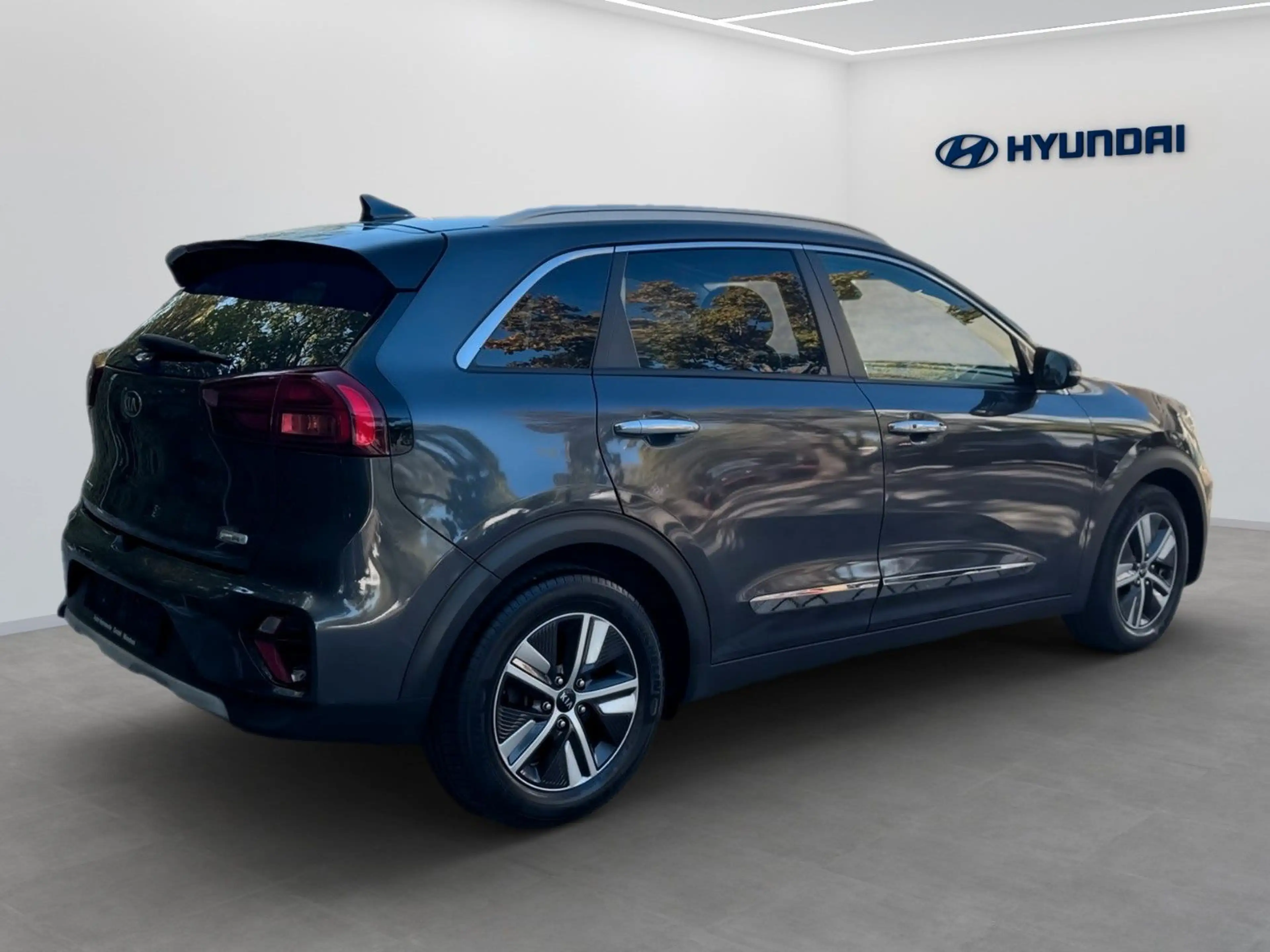 Kia Niro Spirit Plug-in Hybrid — photo 3
