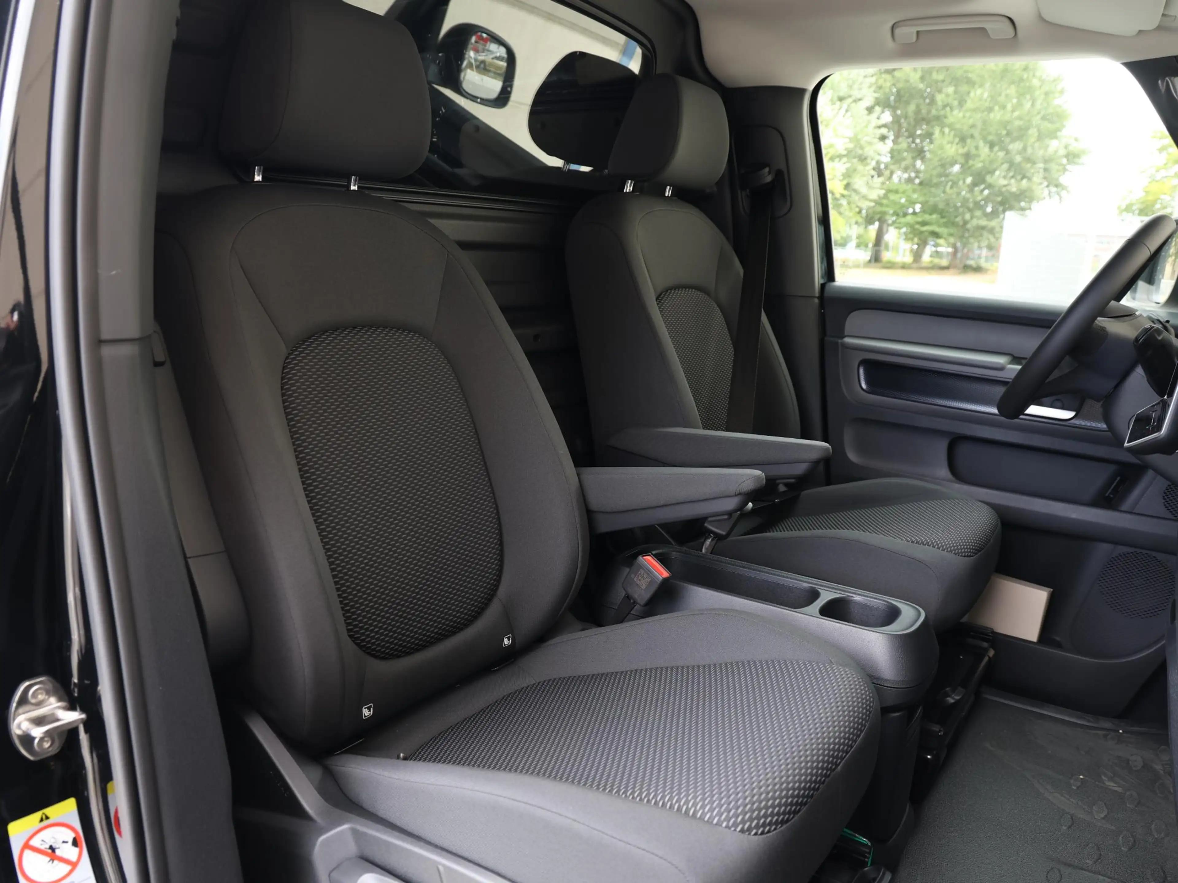 Volkswagen ID. Buzz Cargo Bulli Limited Edition Elektromotor 286PK 79 kWh | — photo 8