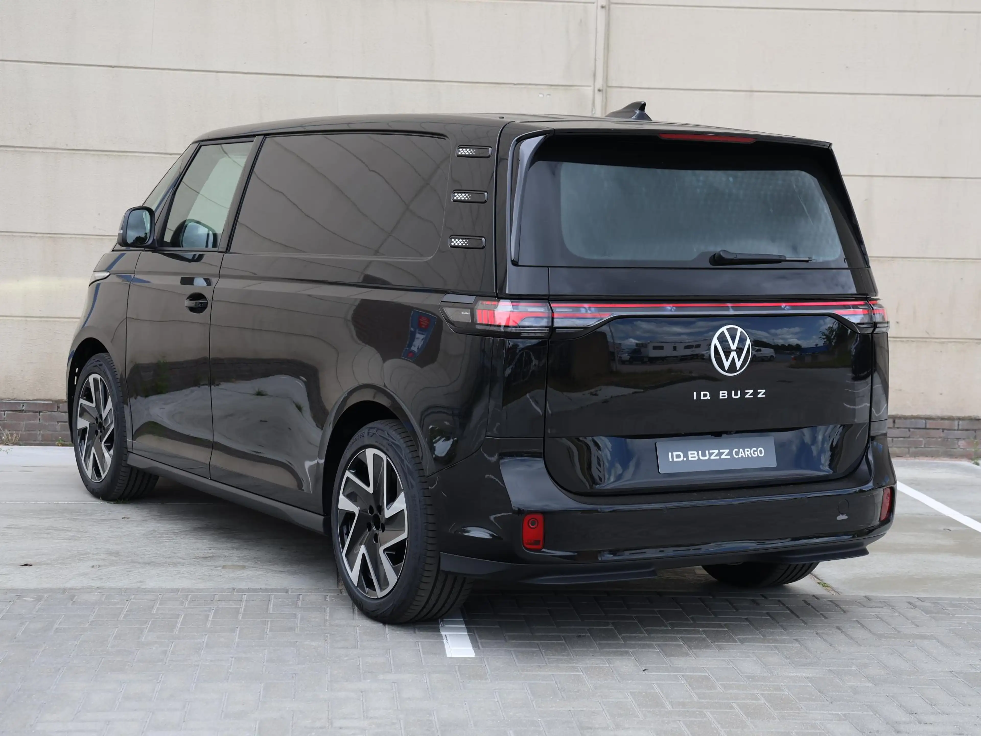 Volkswagen ID. Buzz Cargo Bulli Limited Edition Elektromotor 286PK 79 kWh | — photo 11