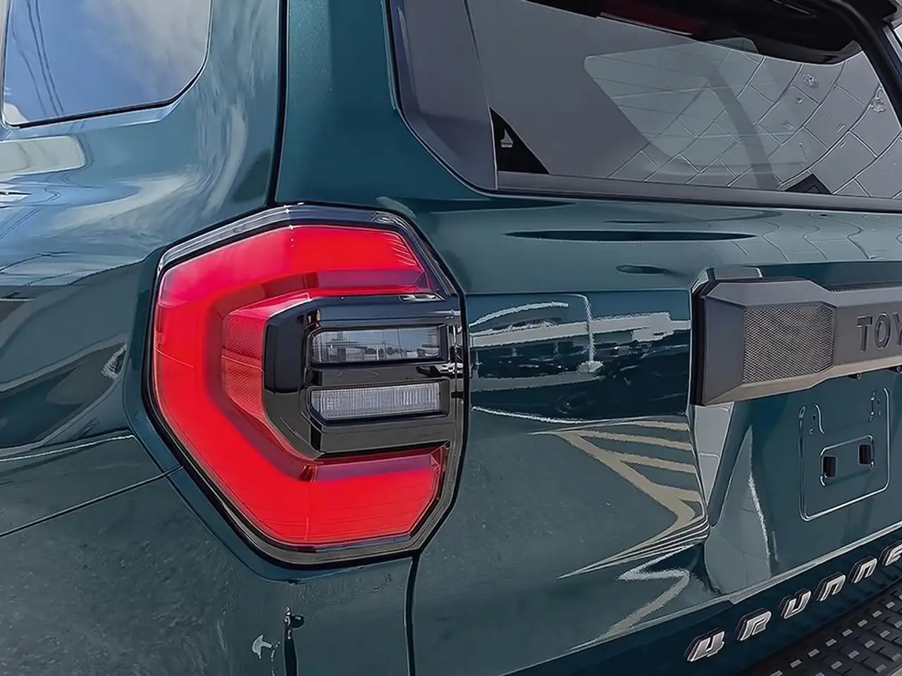 Toyota 4-Runner снимка Toyota 4-Runner