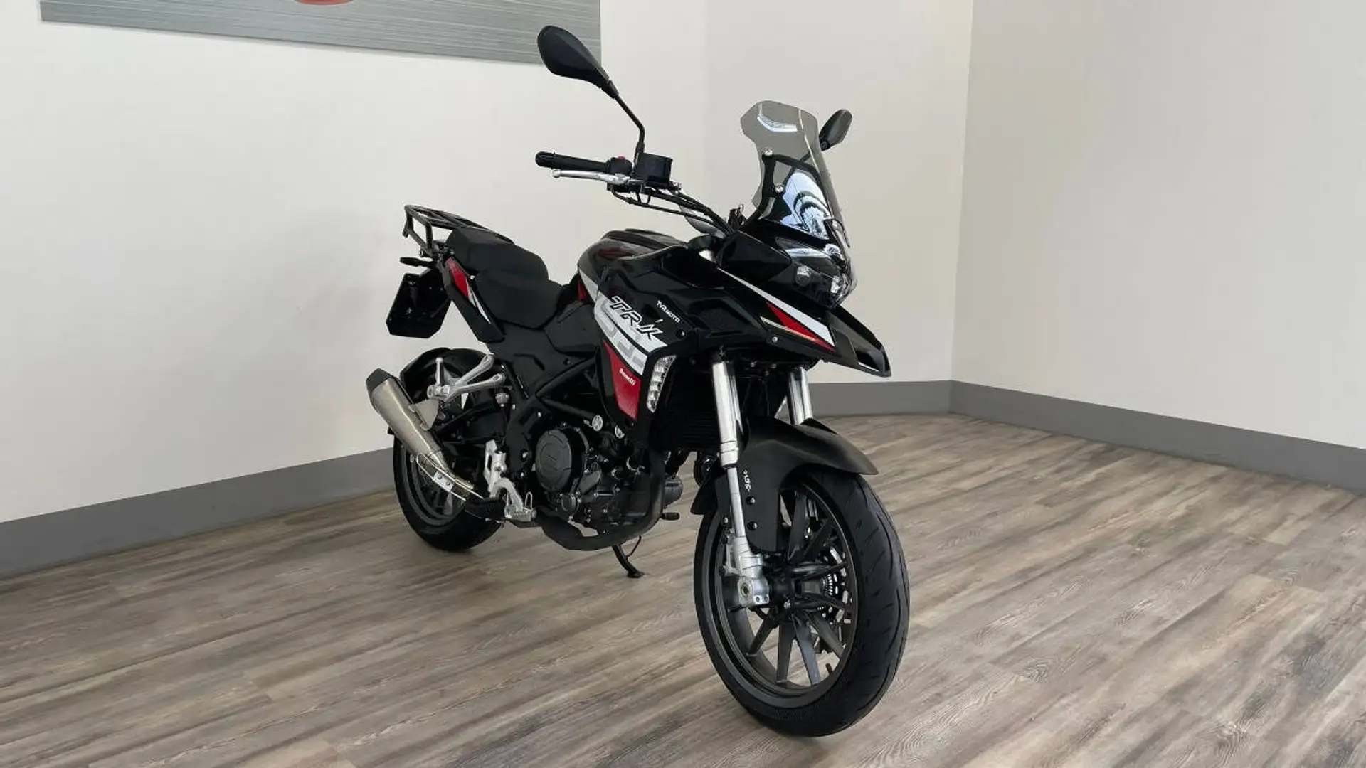 Benelli TRK 251 E4 Alb - 1