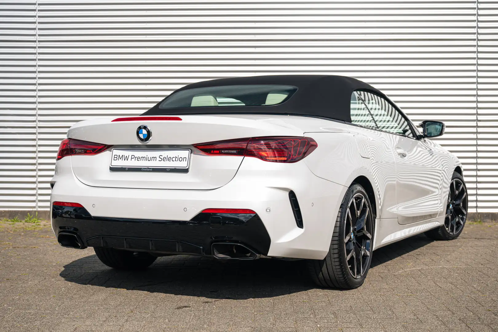 BMW 440 4 Serie Cabrio M440i xDrive High Executive Automaa Wit - 2
