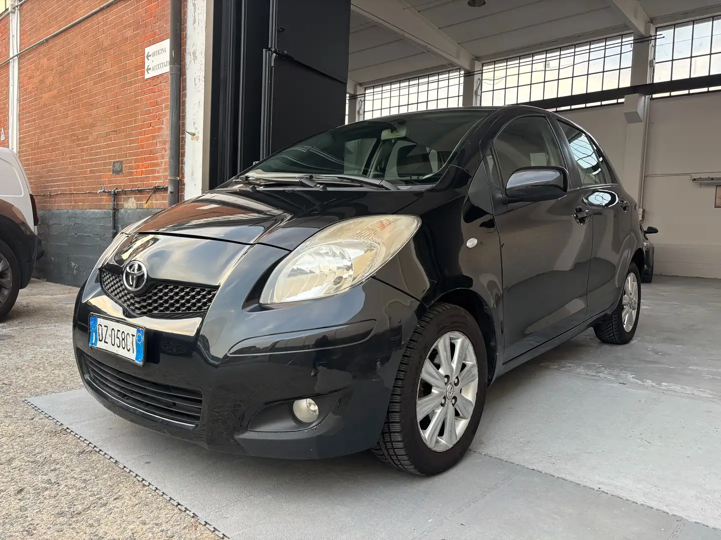 Toyota Yaris Yaris II 5p 1.3 dual Sol 101cv Nero - 1